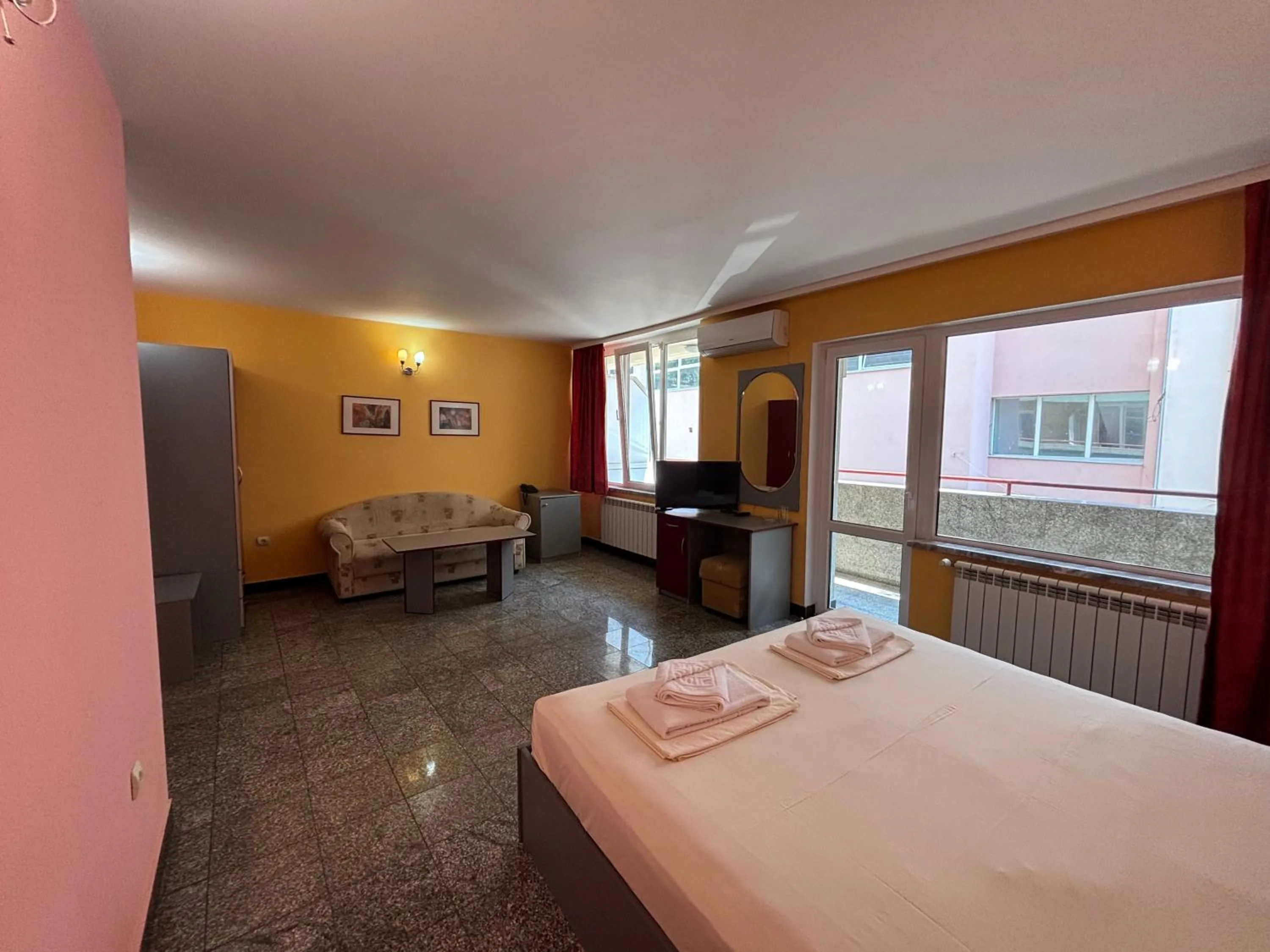 Bed in Hotel Ertancom