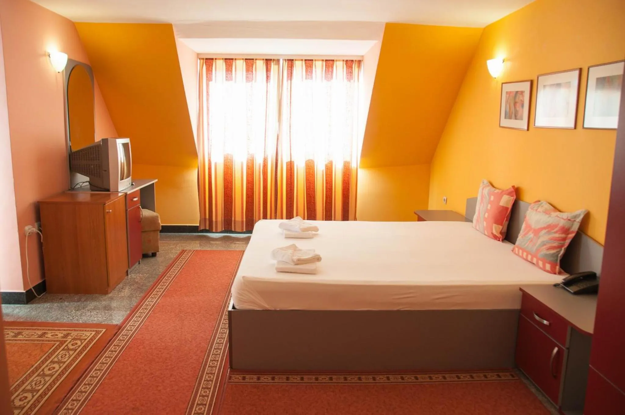 Photo of the whole room, Bed in Hotel Ertancom