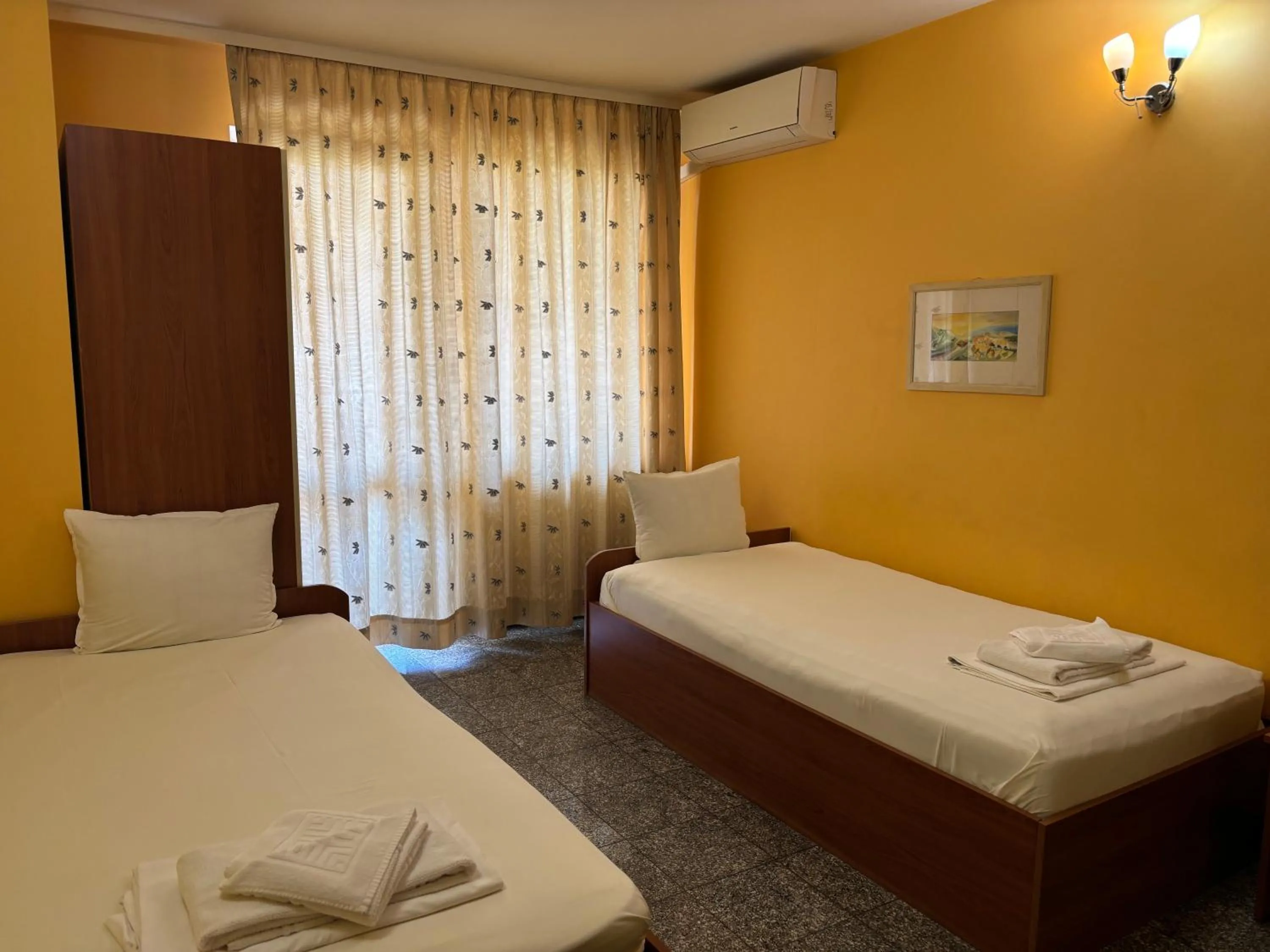 Bed in Hotel Ertancom