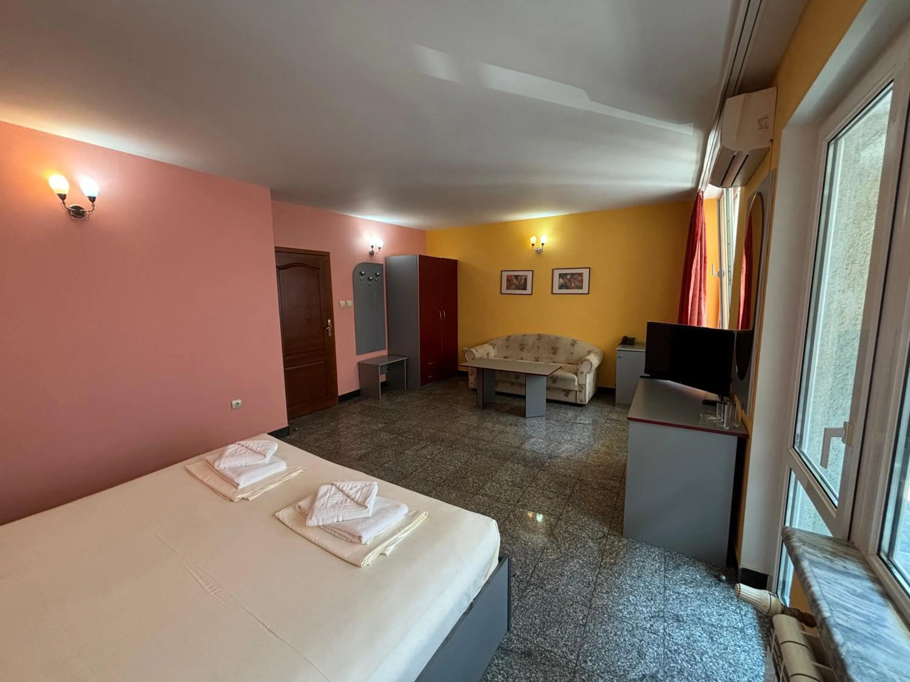 Bed in Hotel Ertancom