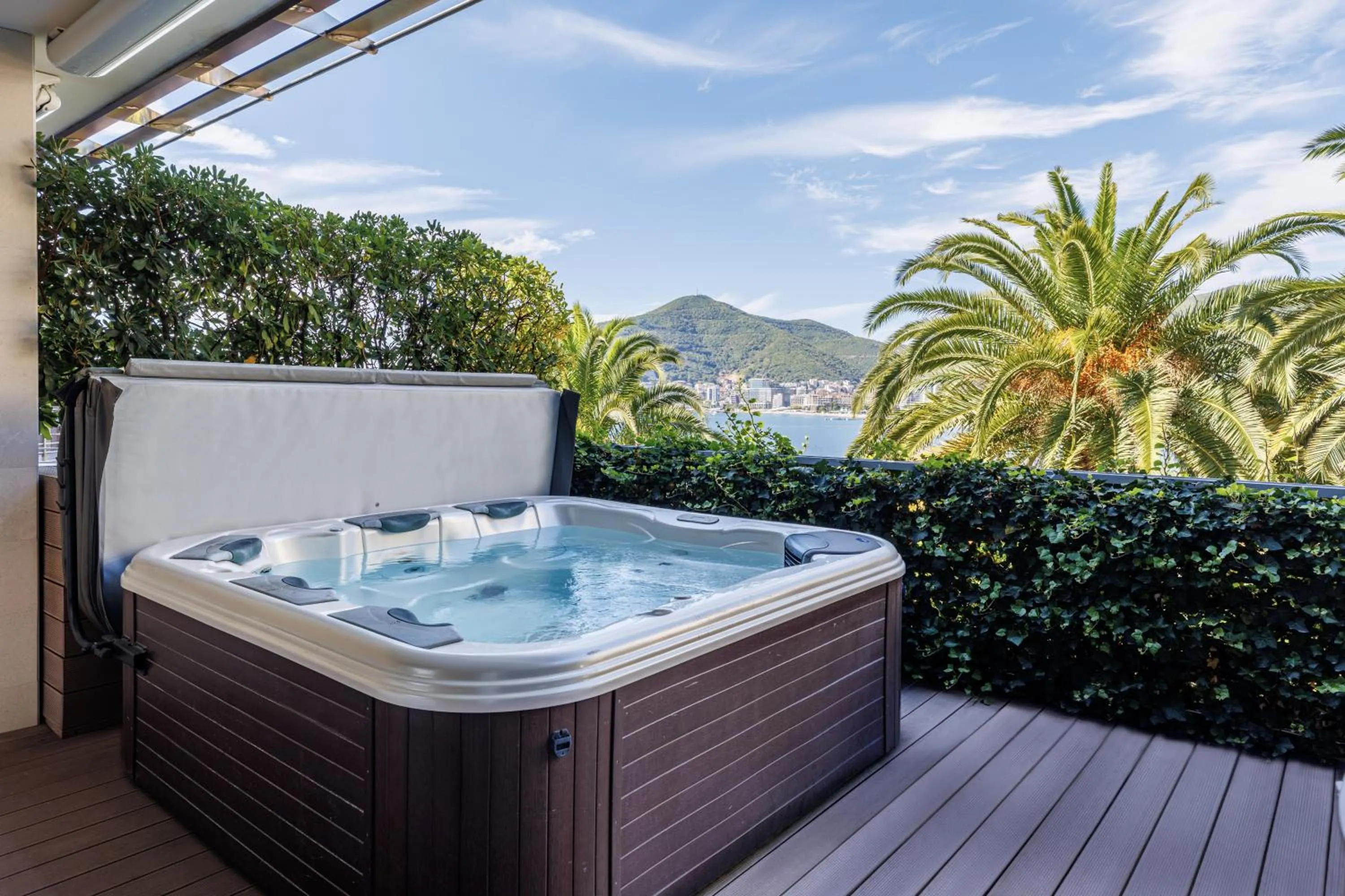 Hot Tub in Dukley Hotel & Resort