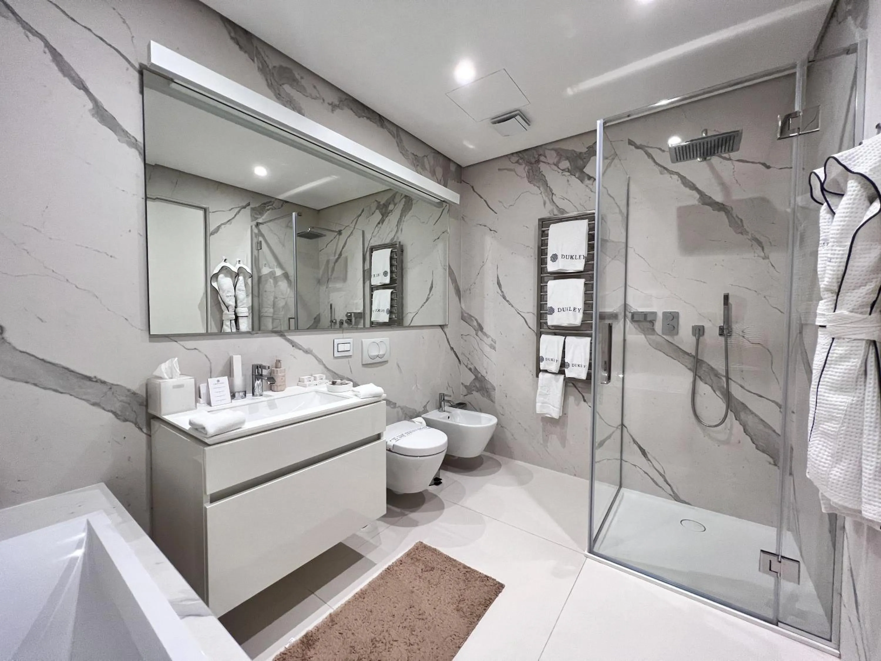 Shower in Dukley Hotel & Resort