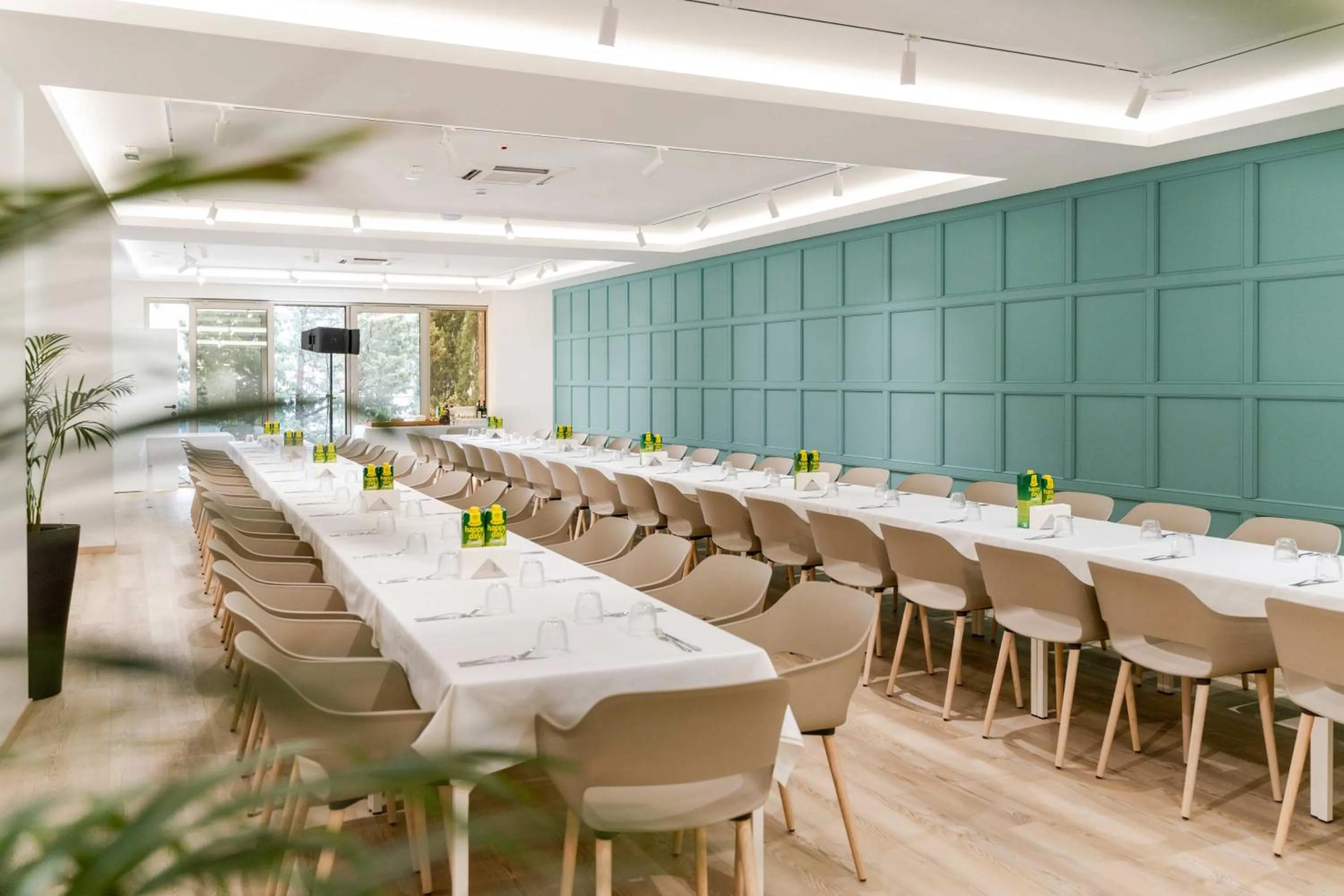 Restaurant/places to eat in Dukley Hotel & Resort