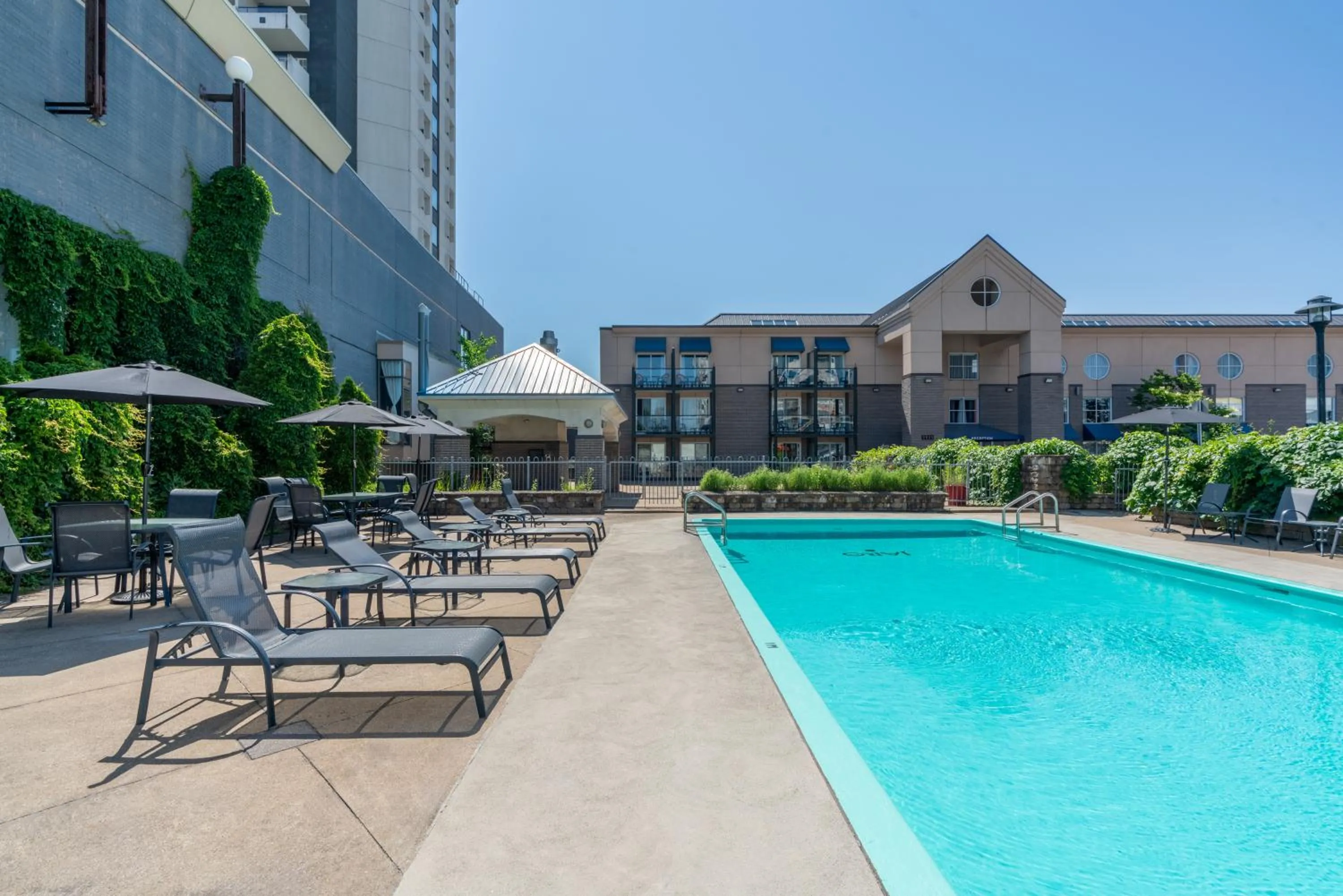Pool view in Hôtel Lindbergh par JARO