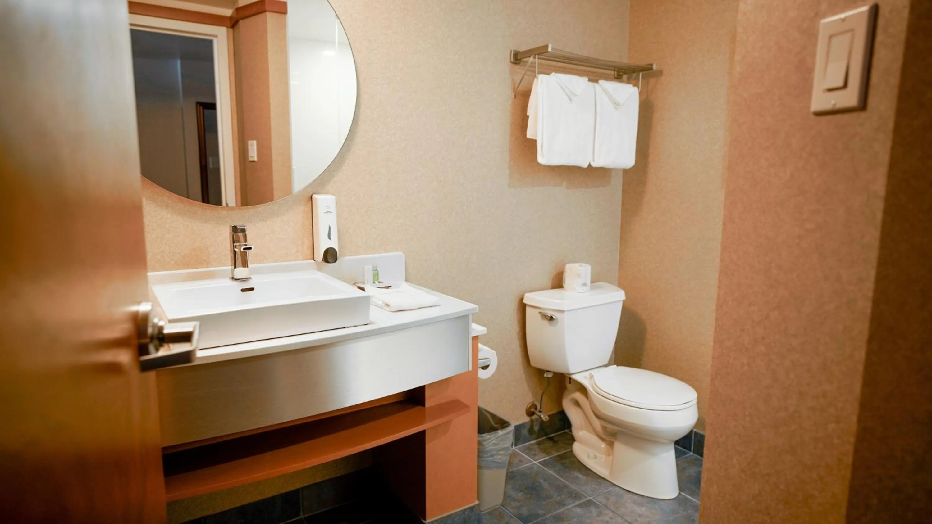 Bathroom in Hôtel Lindbergh par JARO