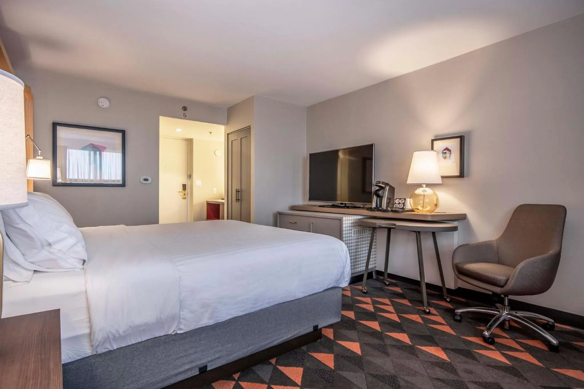 Photo of the whole room, Bed in Holiday Inn St Johns by IHG