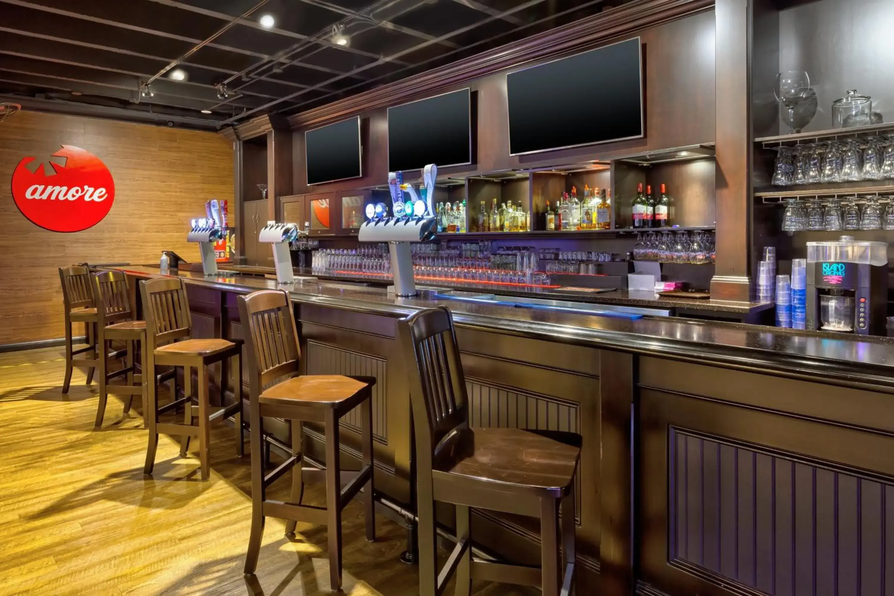 Lounge or bar in Holiday Inn St Johns by IHG Lounge or bar in Holiday Inn St Johns by IHG