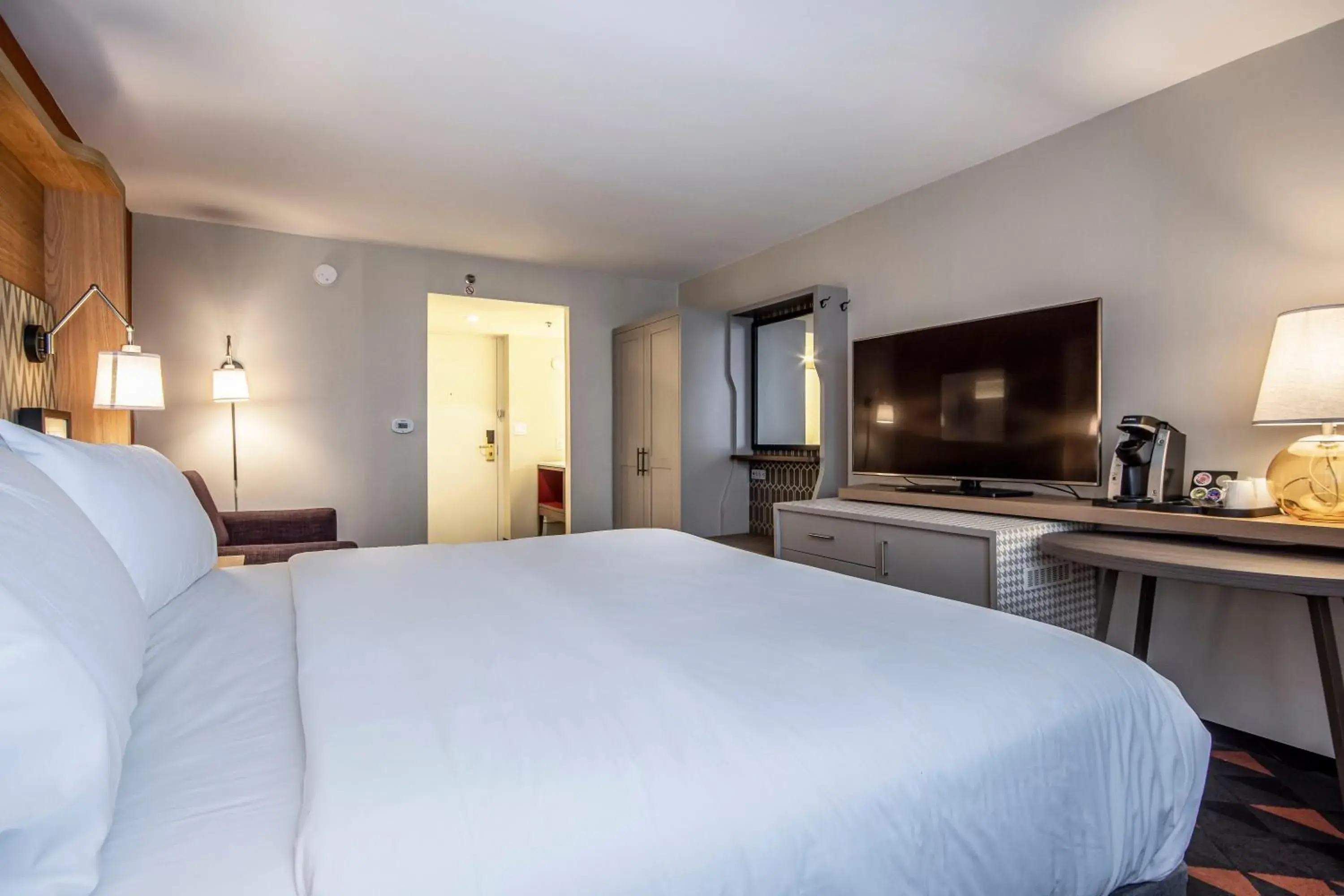 Photo of the whole room, Bed in Holiday Inn St Johns by IHG Photo of the whole room, Bed in Holiday Inn St Johns by IHG