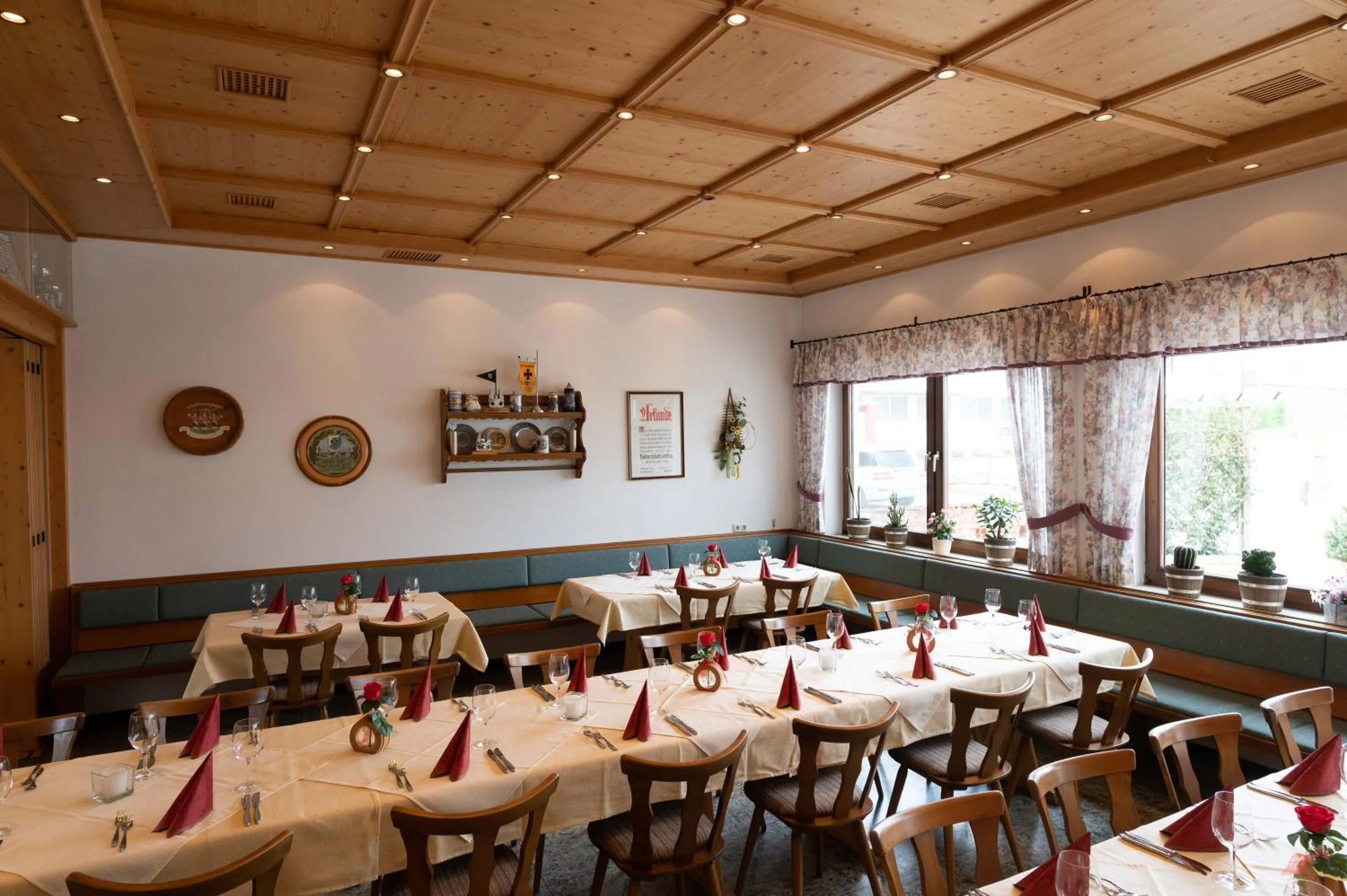 Restaurant/places to eat in Hotel Gasthof Rosenwirt