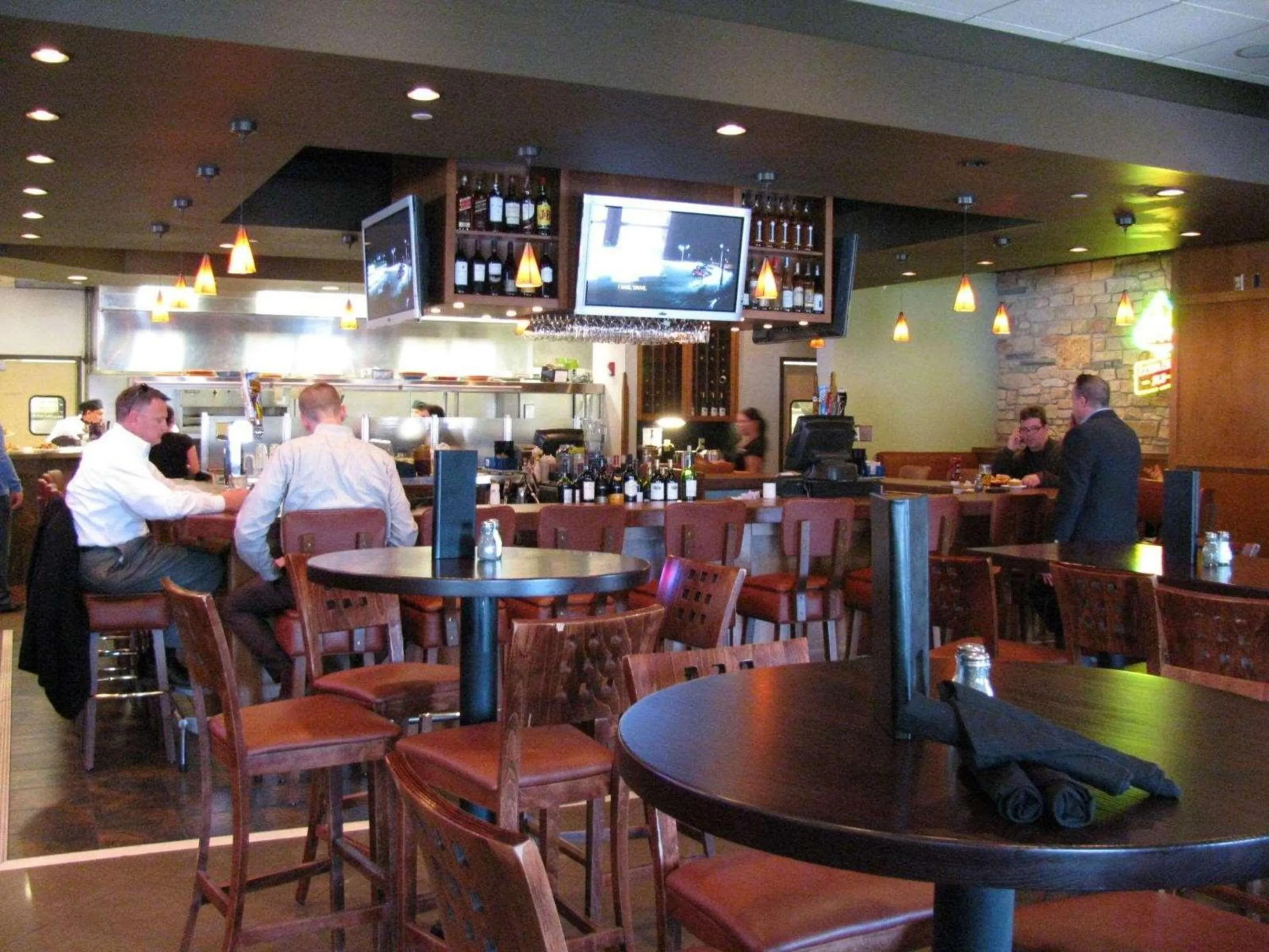 Lounge or bar in Country Inn & Suites by Radisson, Minneapolis West, MN