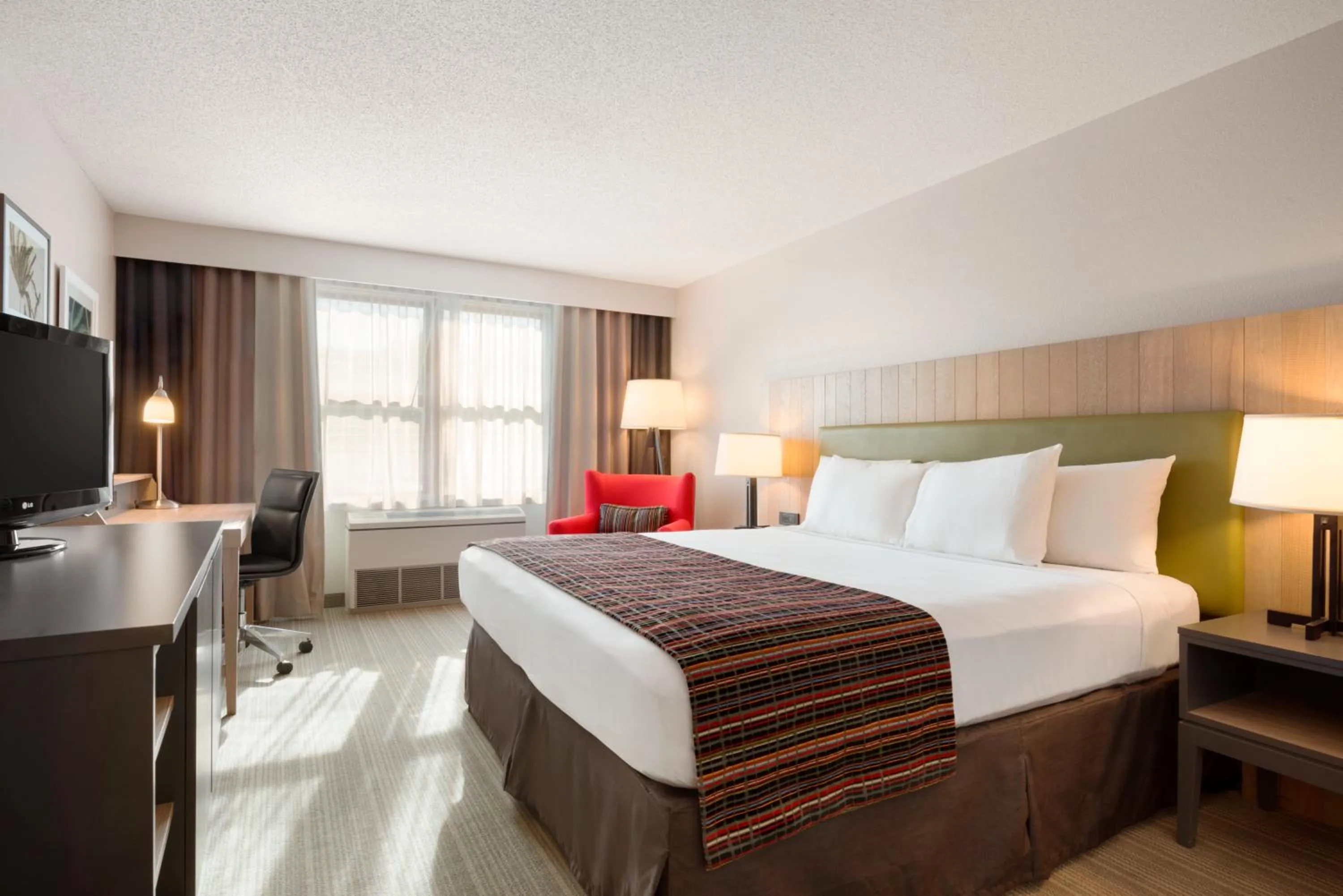 Photo of the whole room, Bed in Country Inn & Suites by Radisson, Minneapolis West, MN