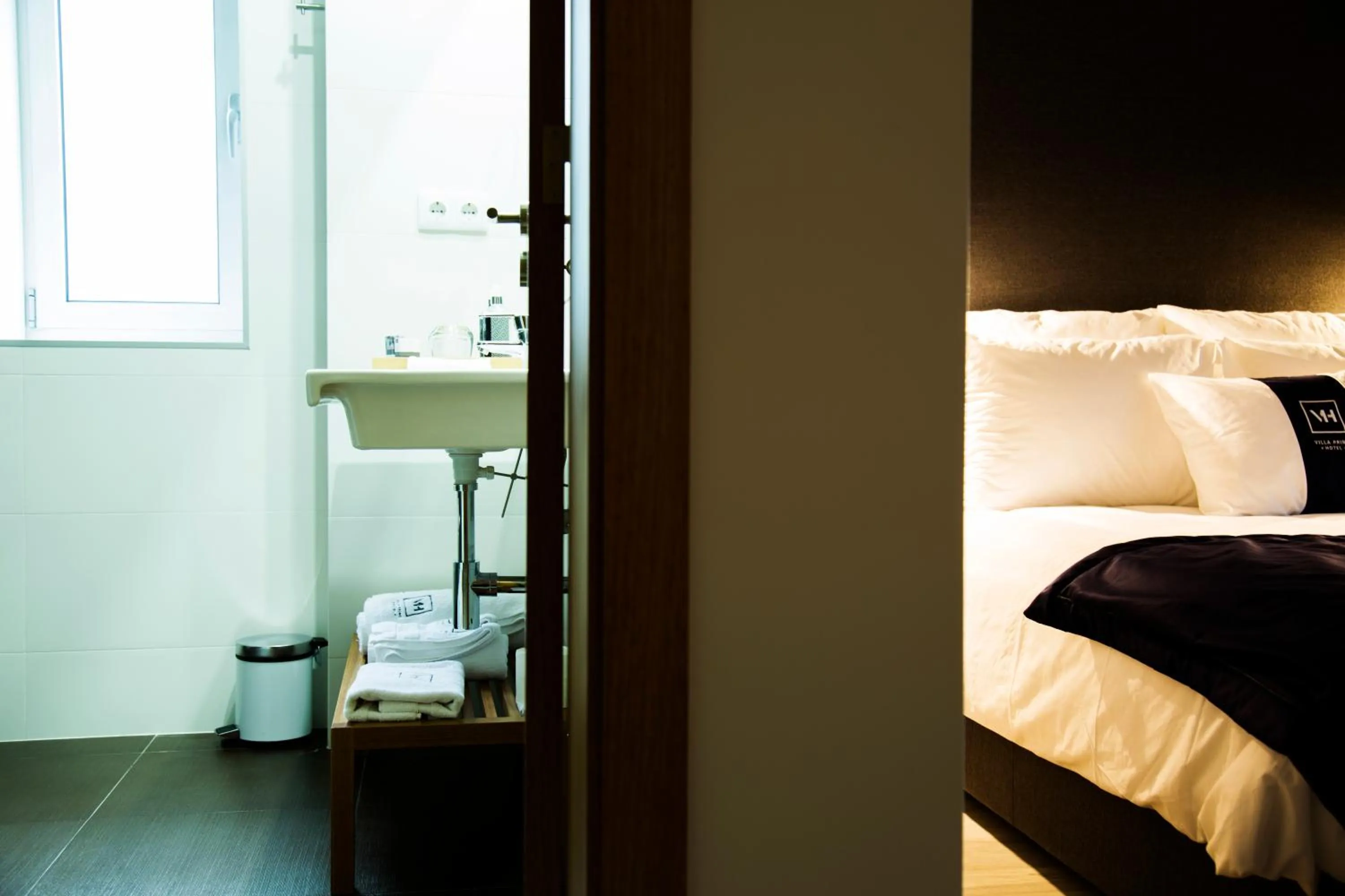 Bathroom, Bed in Villa Prime Hotel