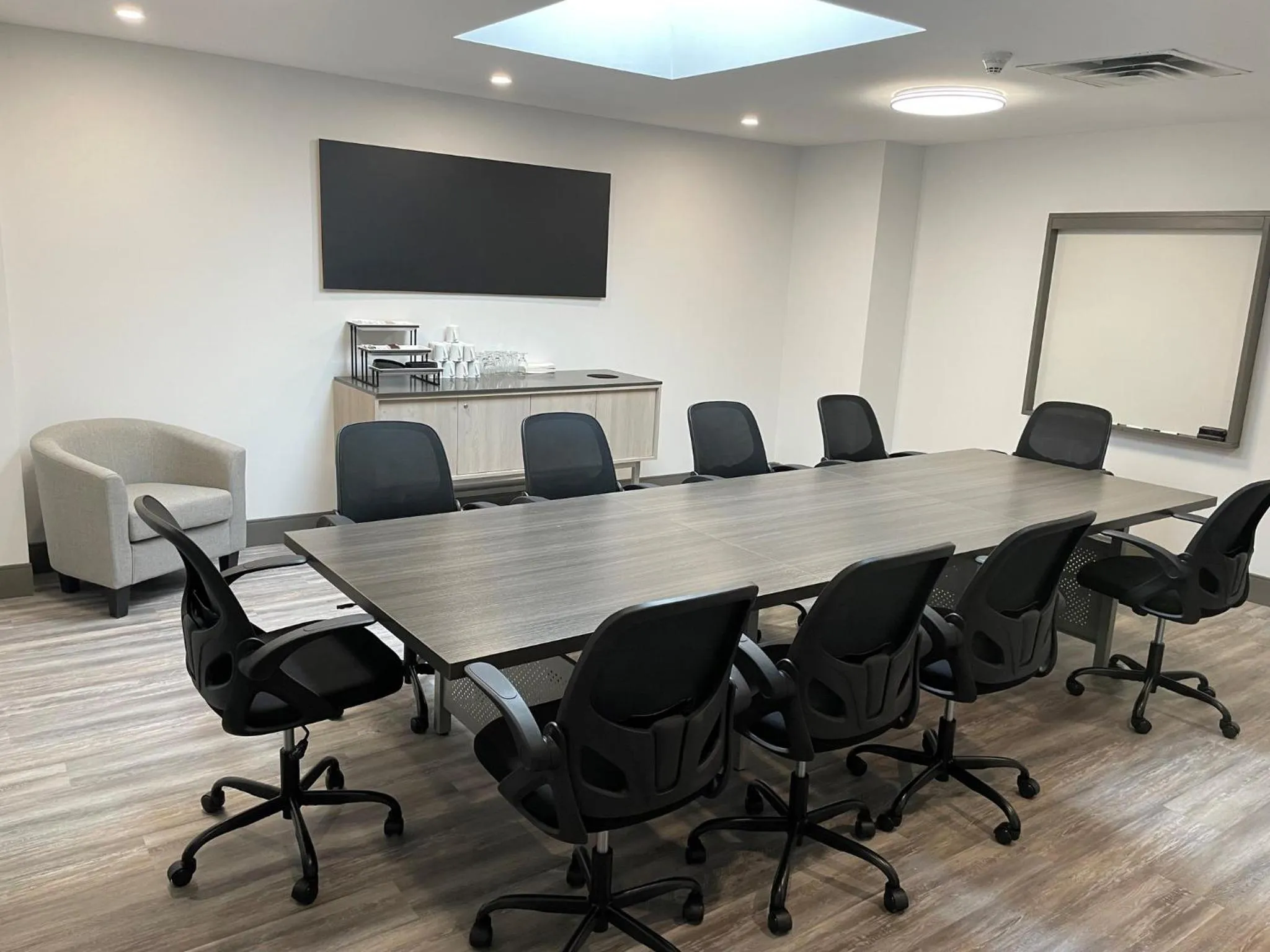 Meeting/conference room in Holiday Inn Express Hotel & Suites Charlottetown by IHG