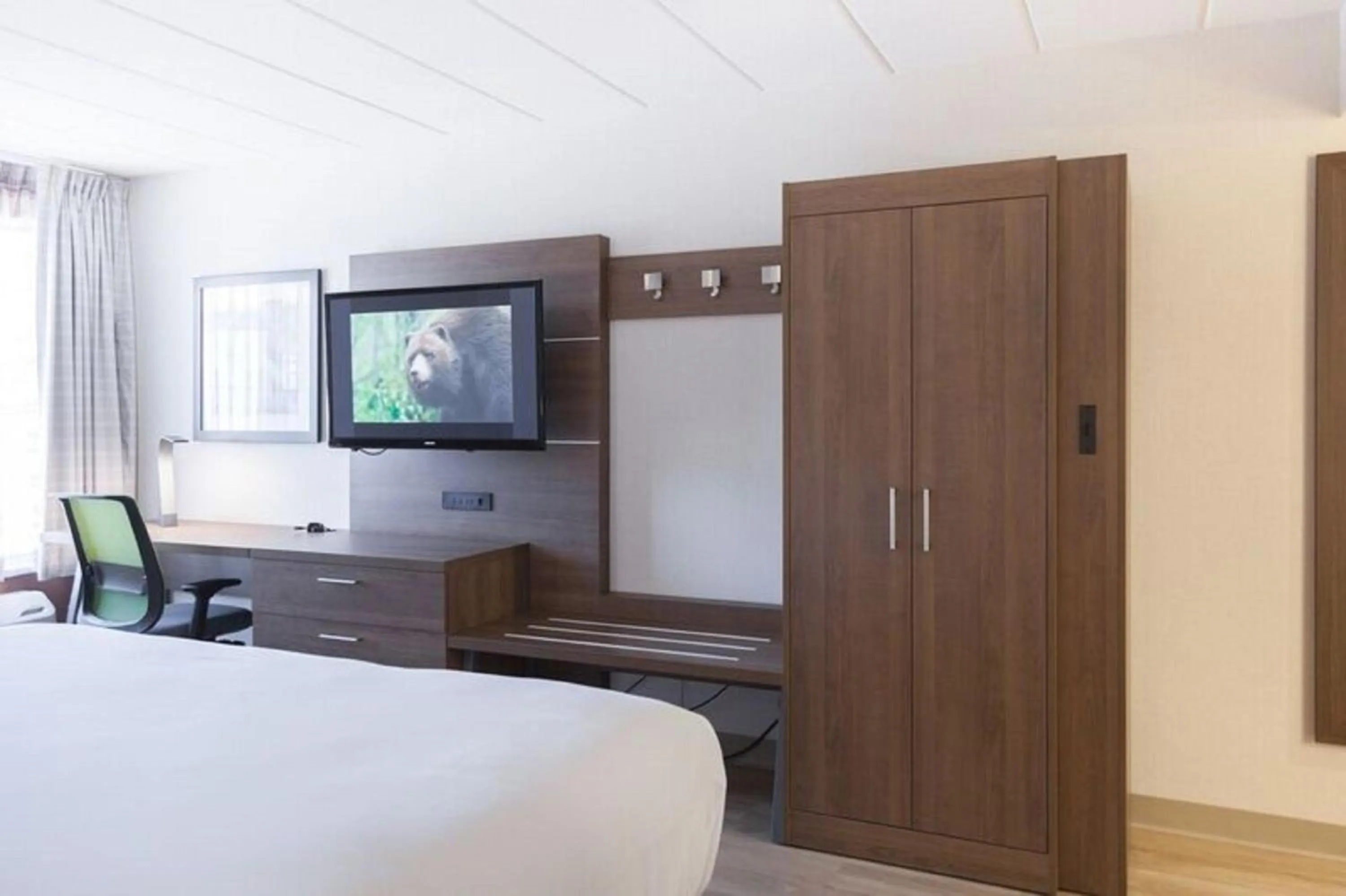 Photo of the whole room, Bed in Holiday Inn Express Hotel & Suites Charlottetown by IHG