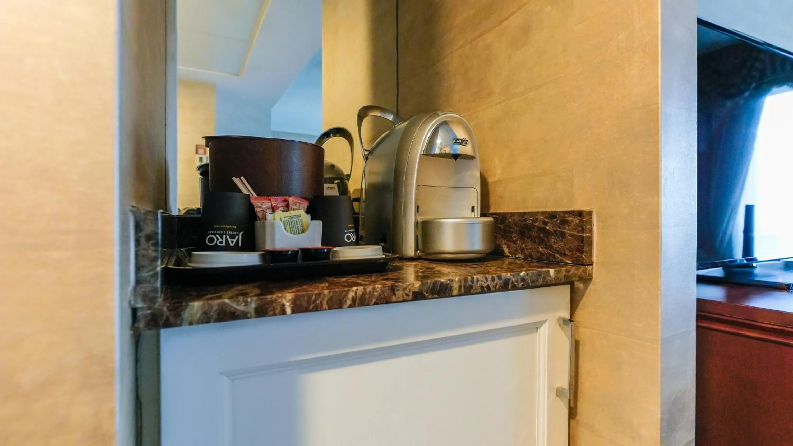 Coffee/tea facilities in Hôtel Palace Royal Centre-Ville Québec par JARO