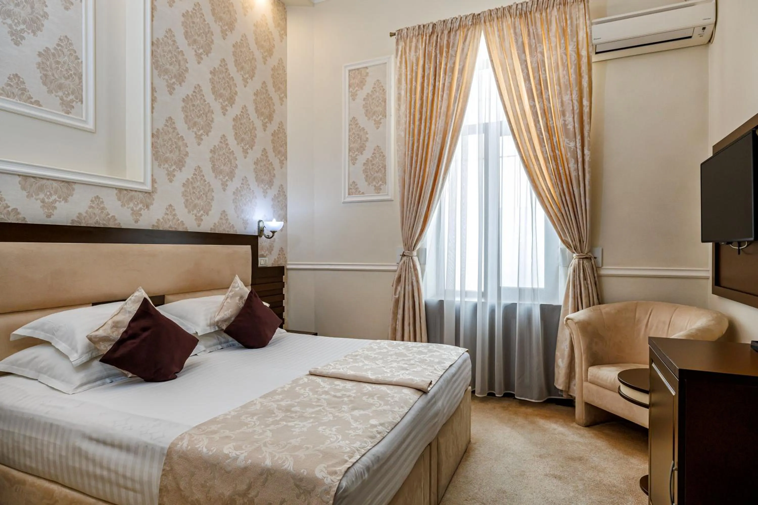 Bed in La Strada Boutique Villa