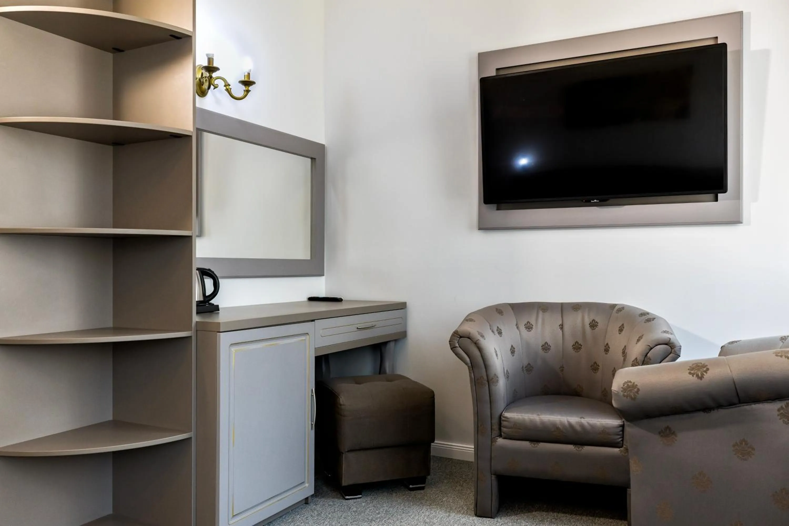 TV and multimedia in La Strada Boutique Villa