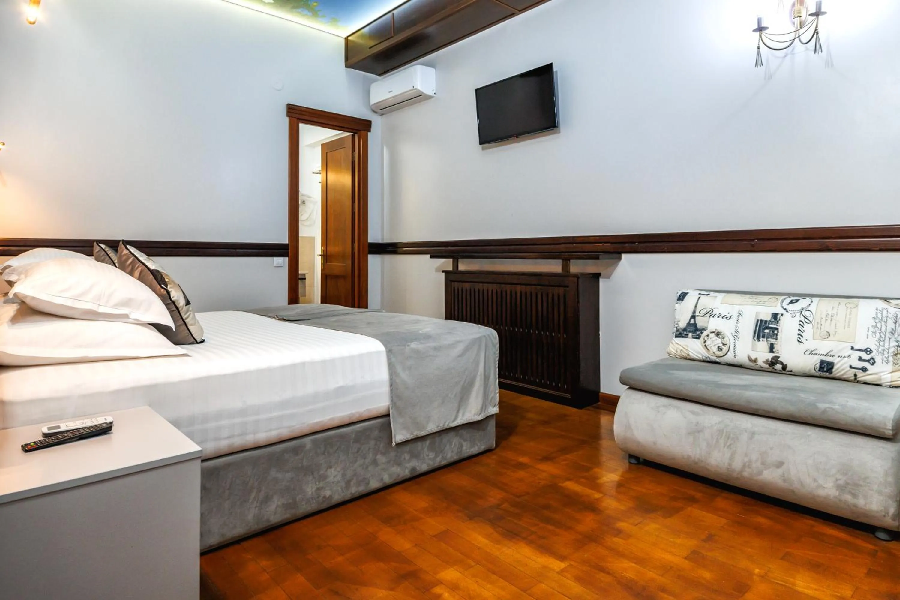 Photo of the whole room, Bed in La Strada Boutique Villa