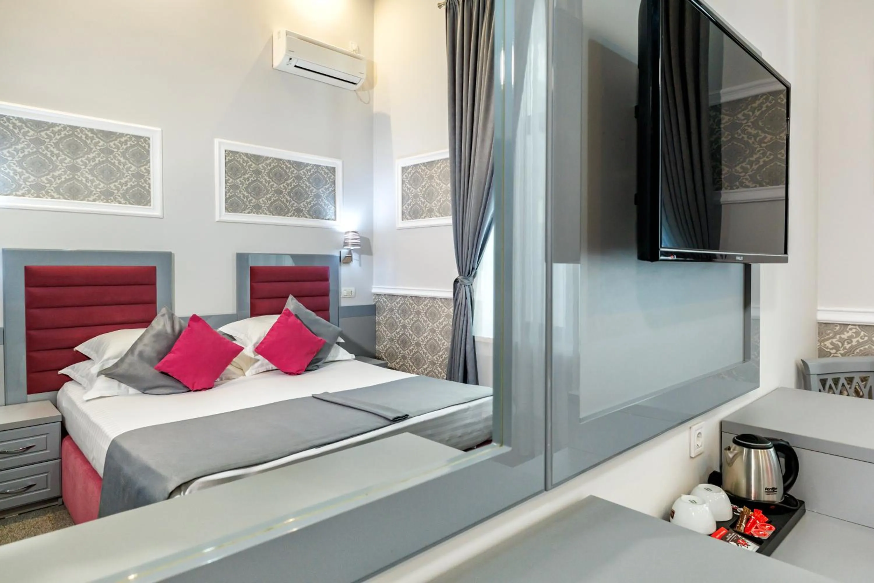 Bed in La Strada Boutique Villa