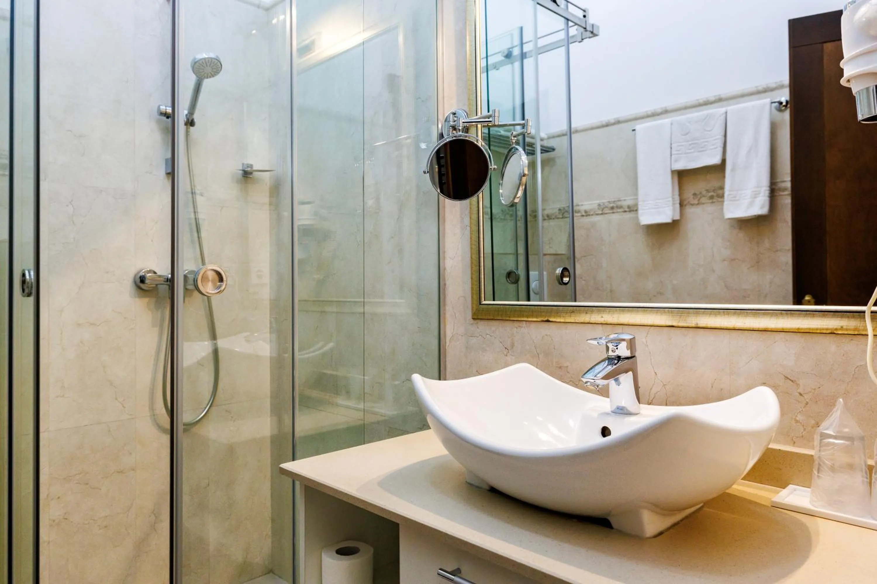 Shower in La Strada Boutique Villa