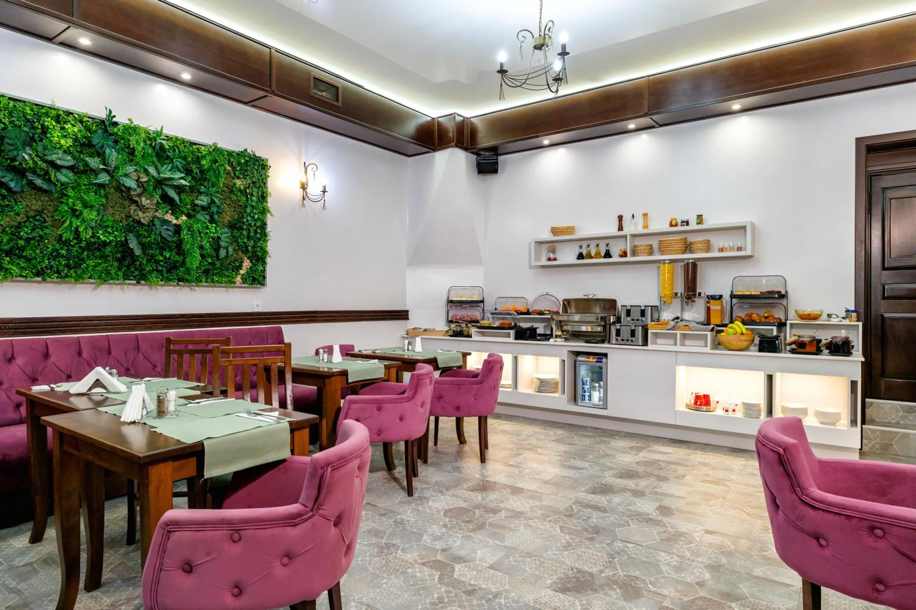 Restaurant/places to eat in La Strada Boutique Villa