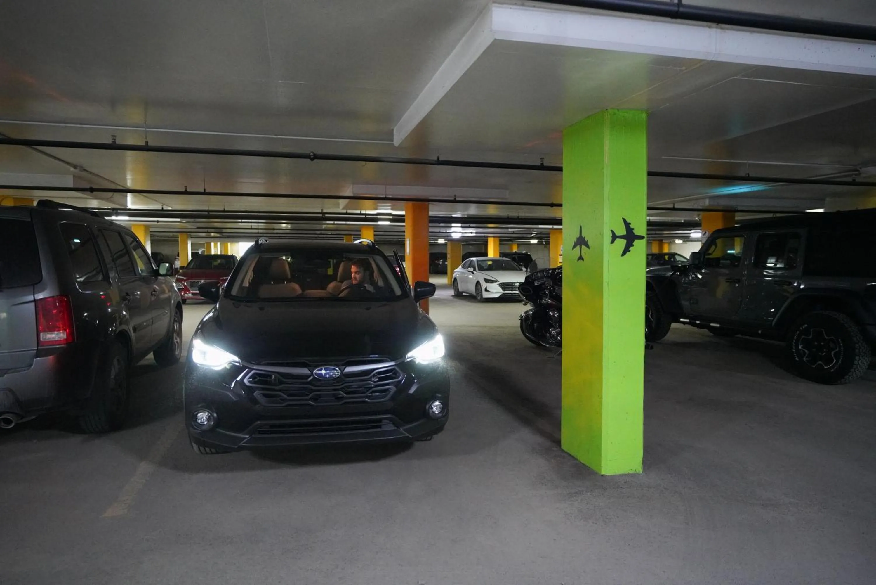 Parking in Hôtel Must Aéroport de Québec par JARO