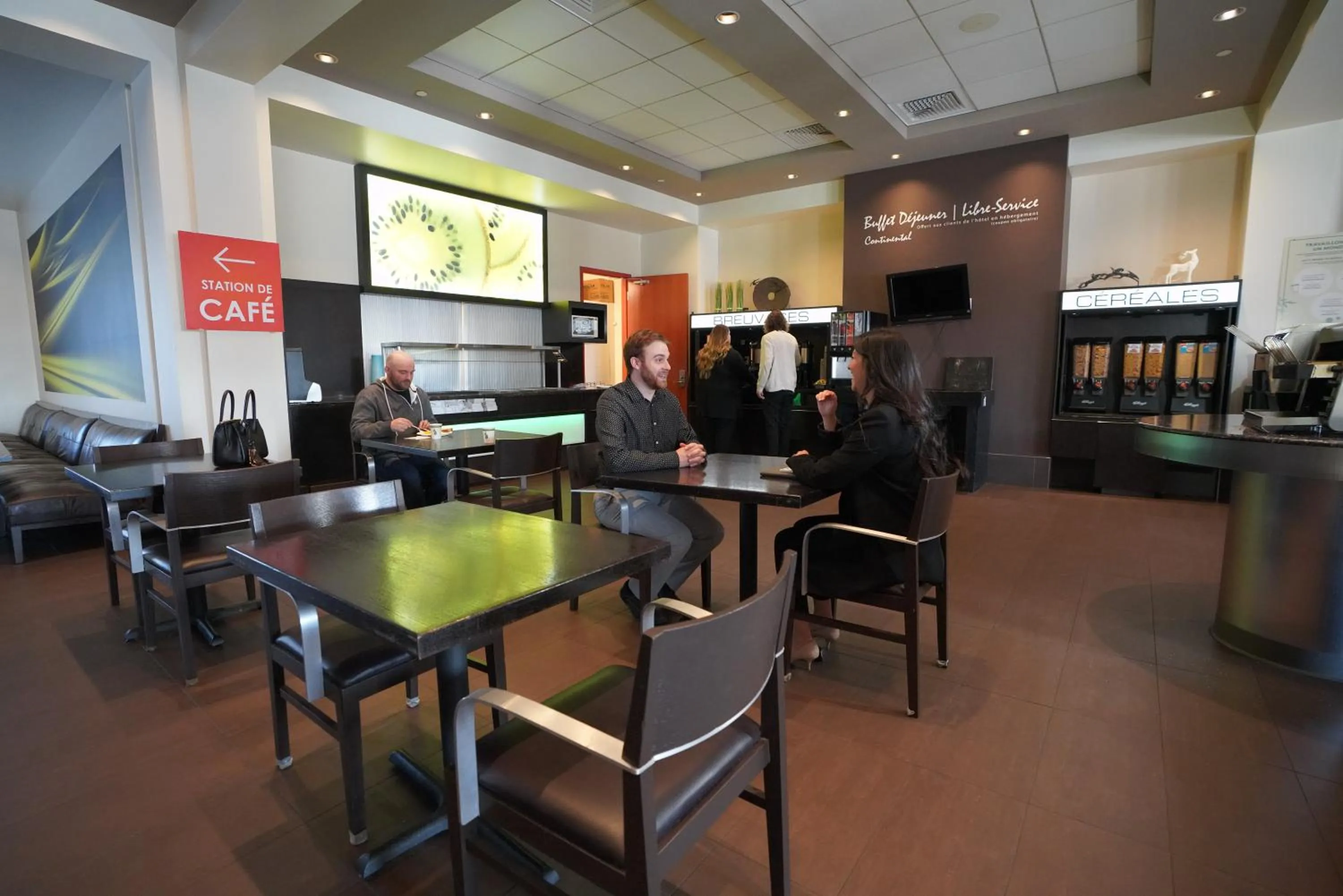 Continental breakfast in Hôtel Must Aéroport de Québec par JARO