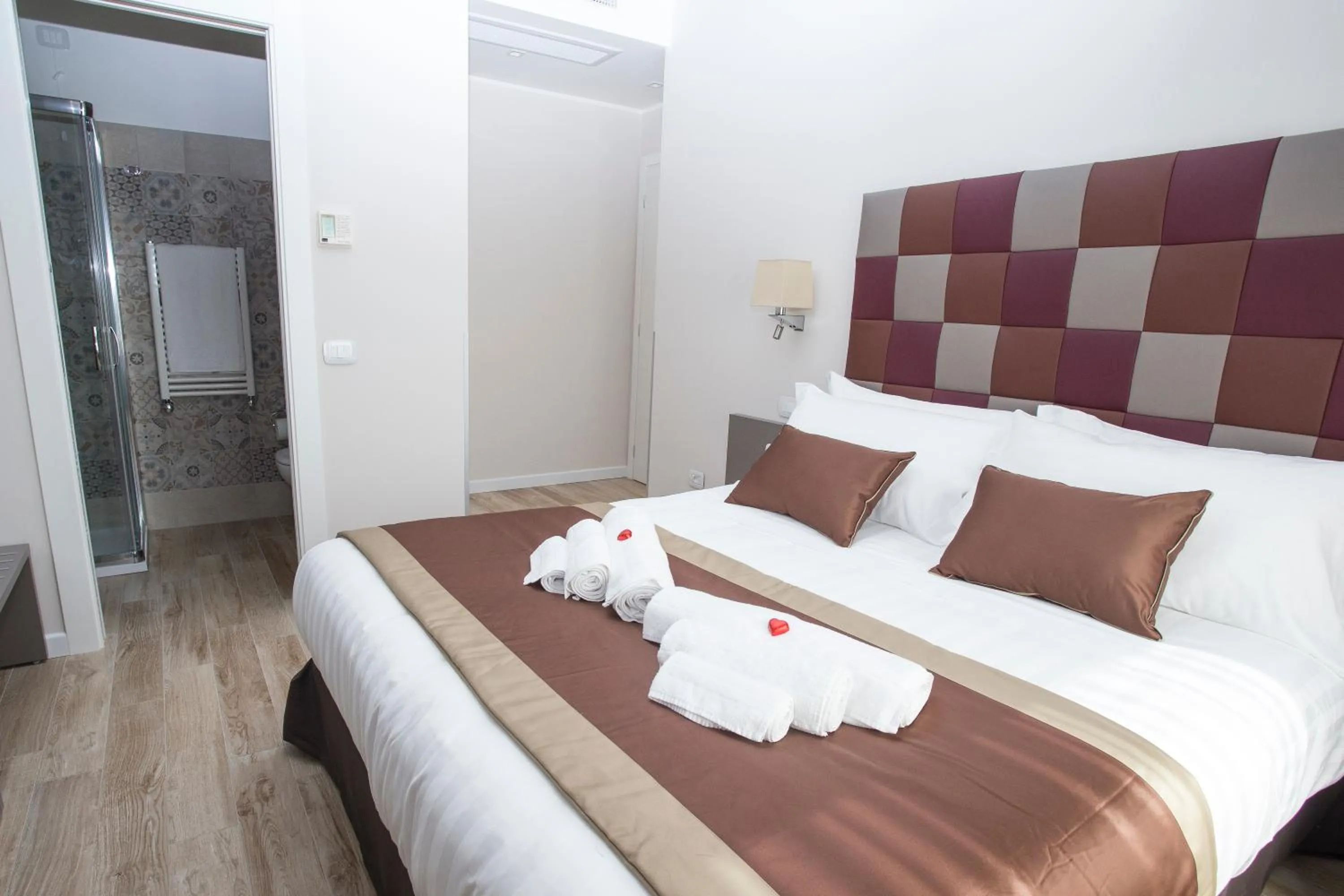 Photo of the whole room, Bed in Leonardo Da Vinci Guest House