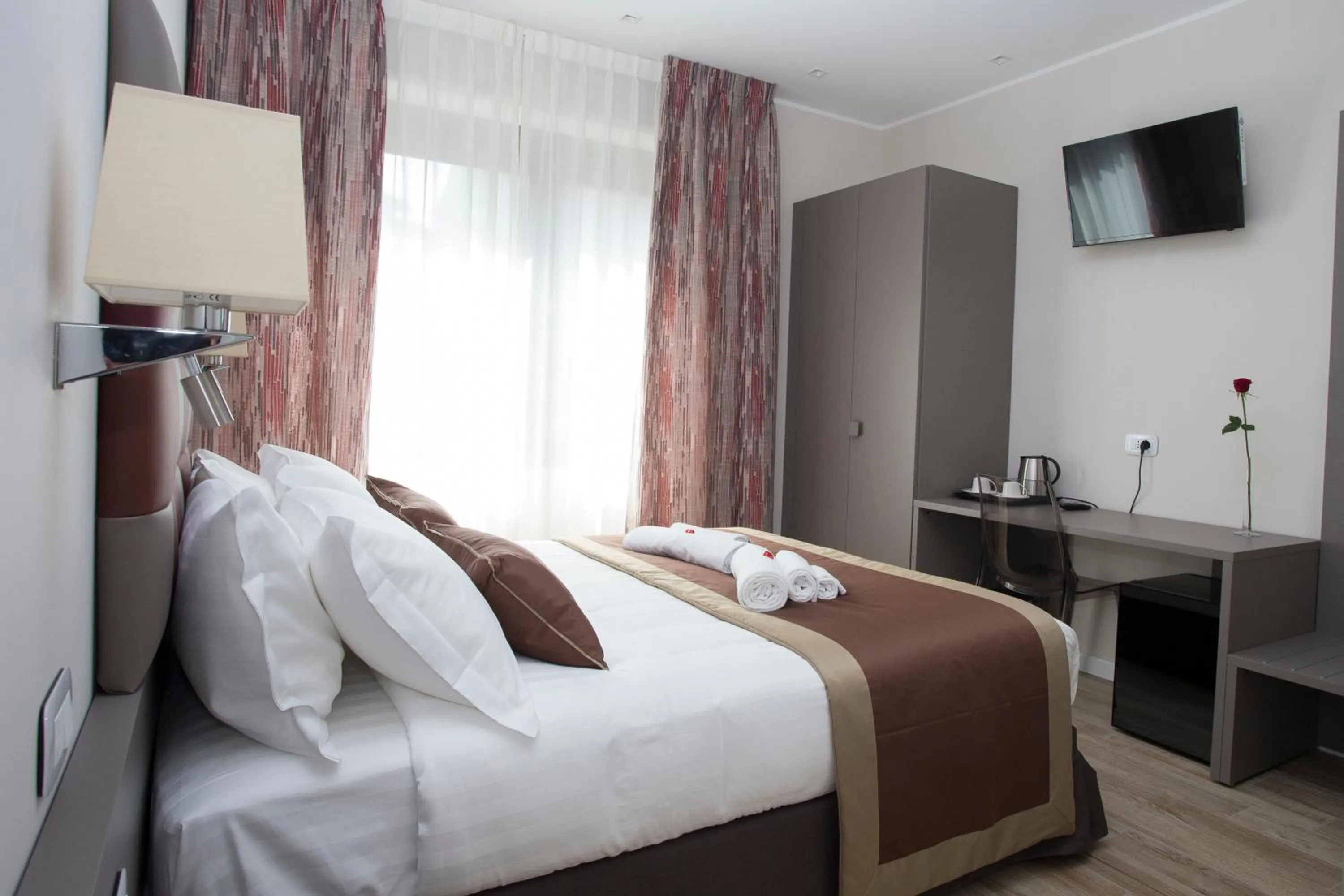 Day, Bed in Leonardo Da Vinci Guest House