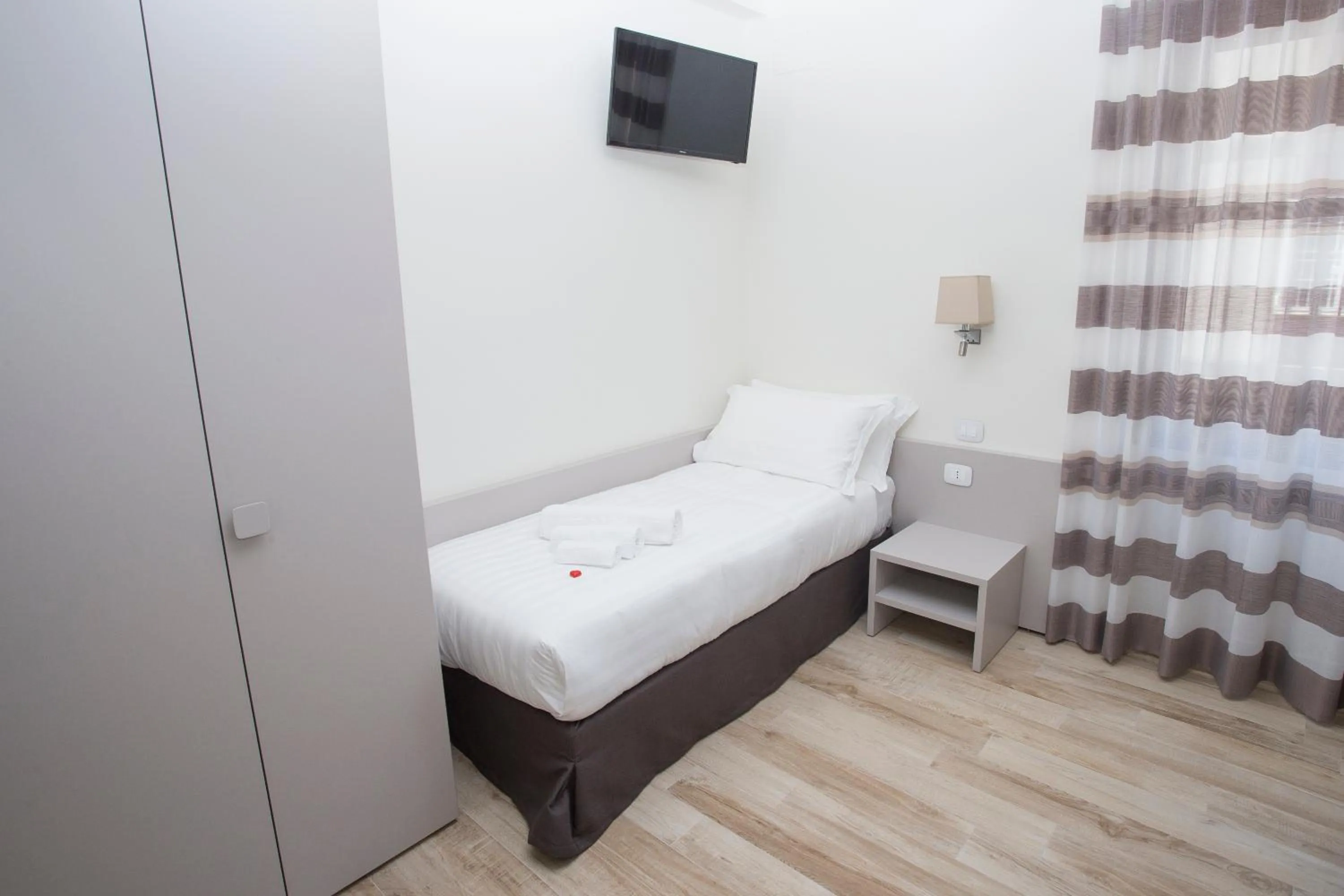 Photo of the whole room, Bed in Leonardo Da Vinci Guest House