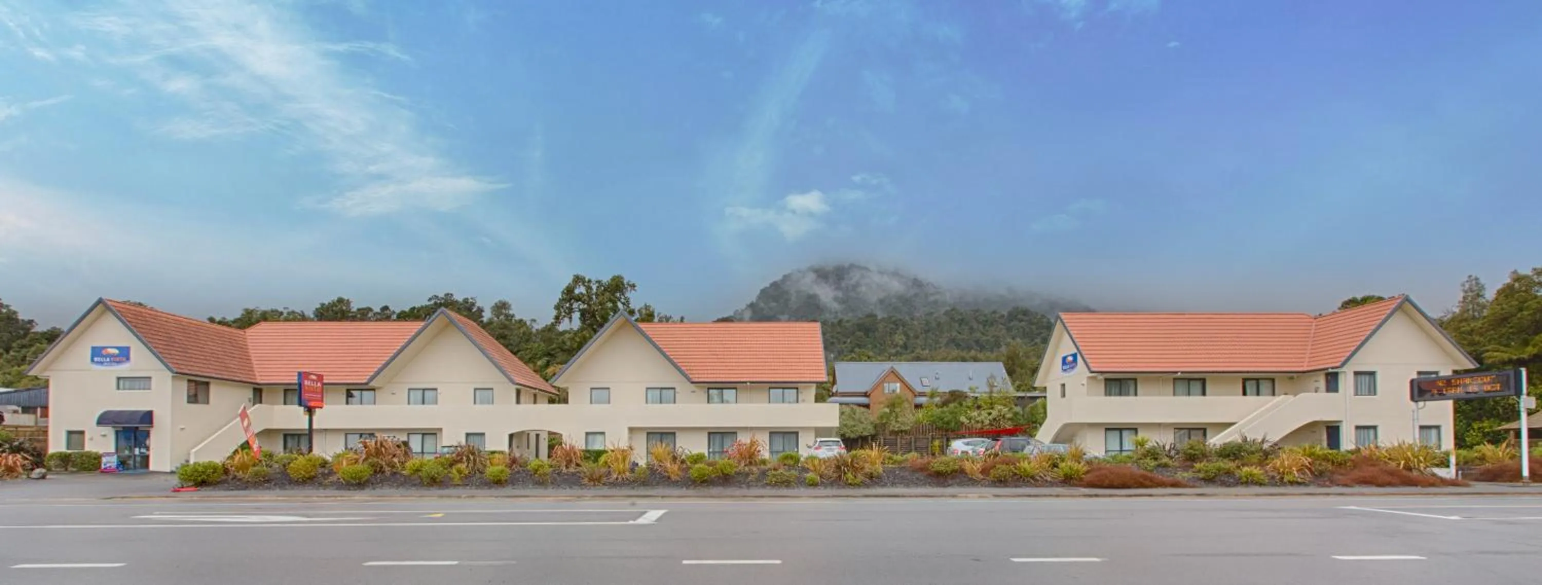 Property building in Bella Vista Motel Fox Glacier