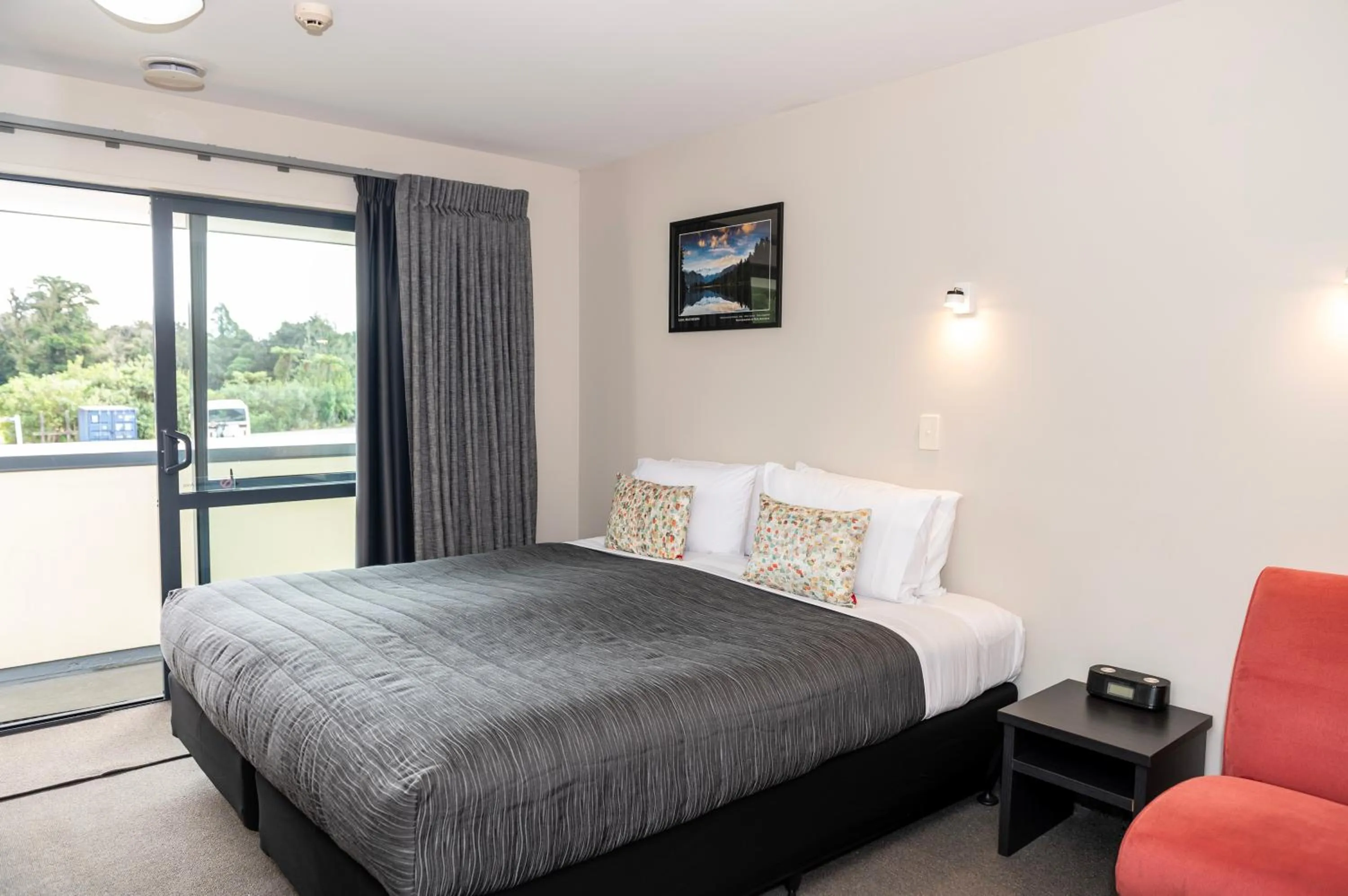 Bed in Bella Vista Motel Fox Glacier