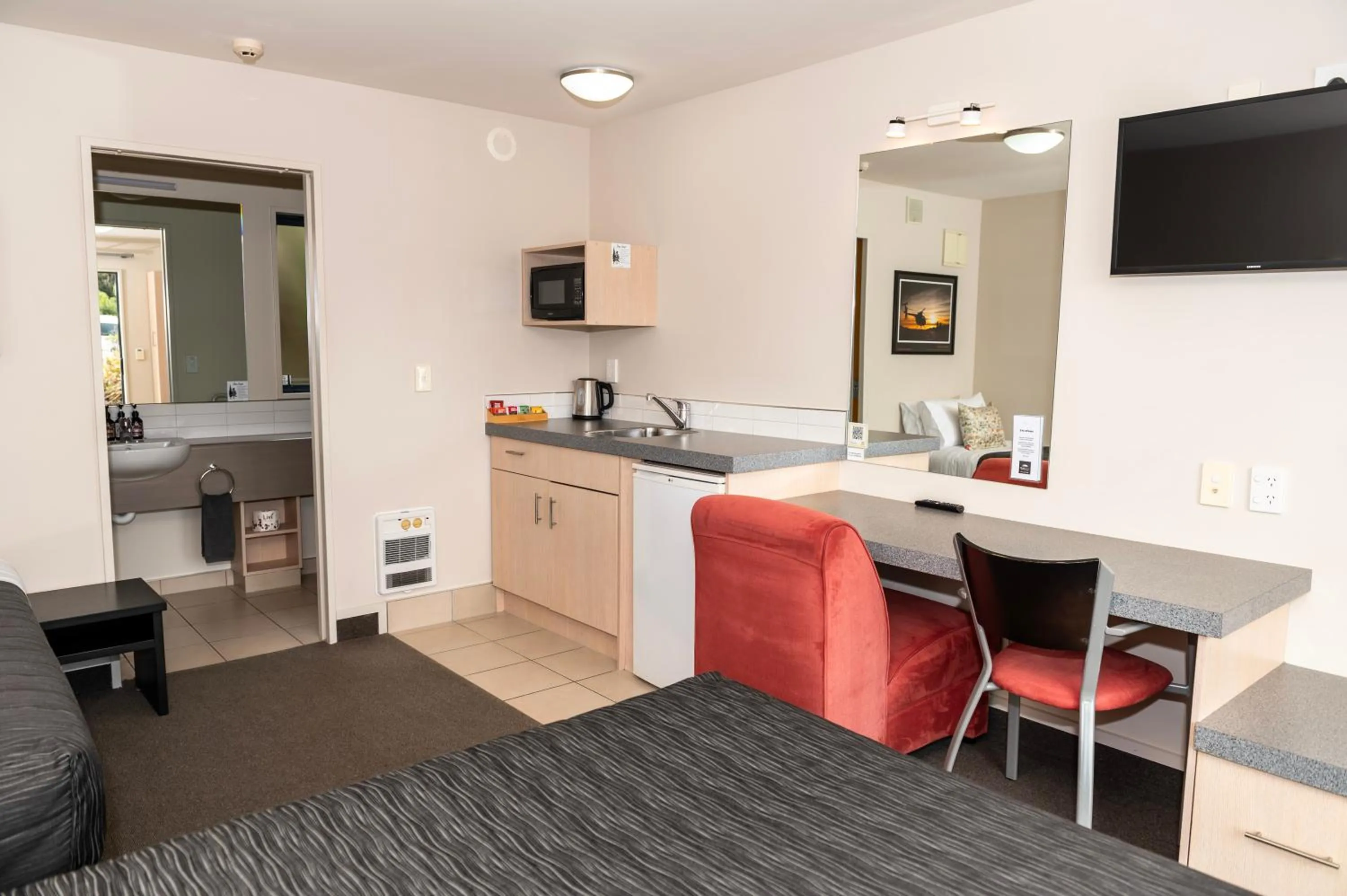 TV and multimedia in Bella Vista Motel Fox Glacier