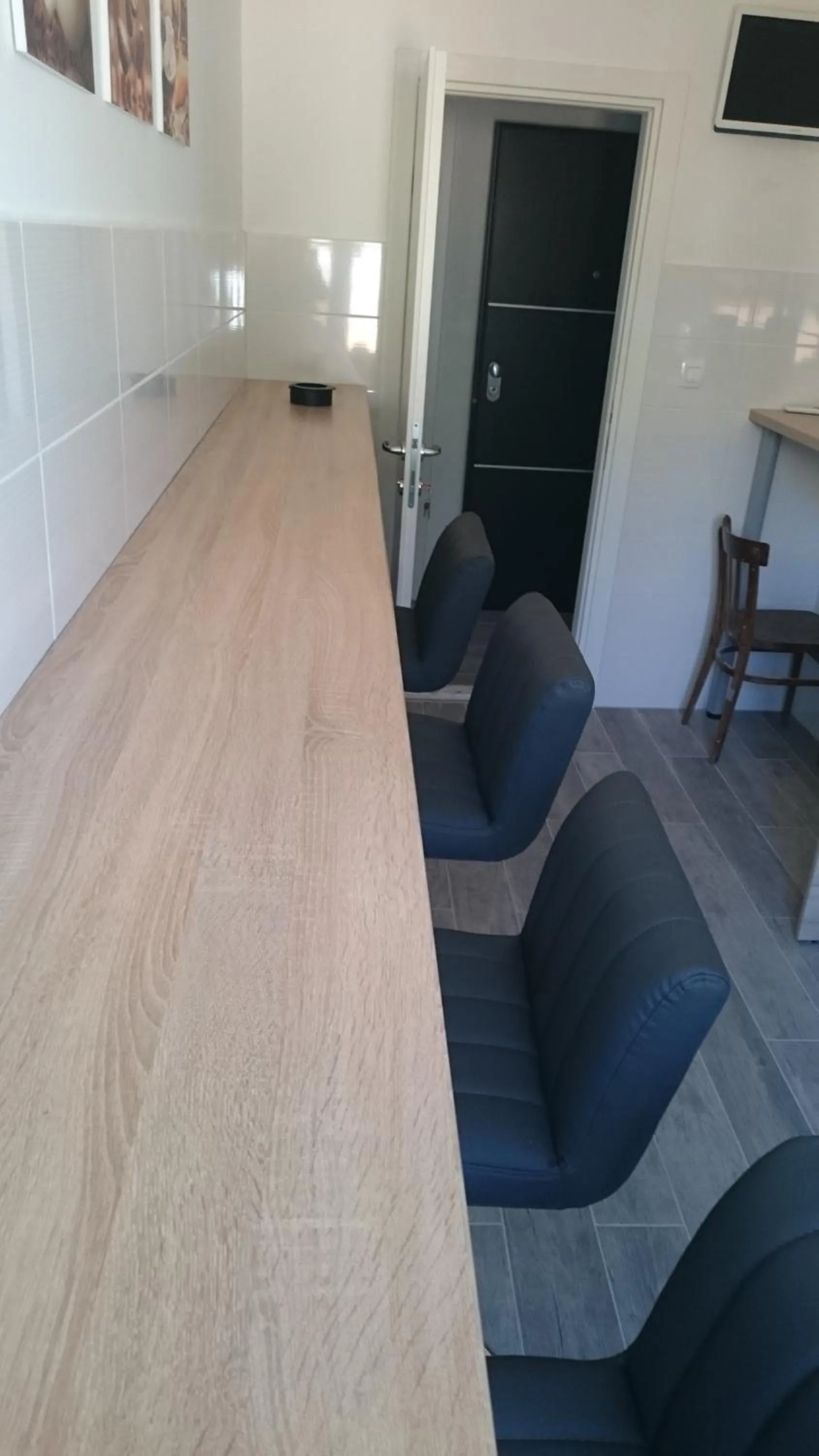 Communal lounge/ TV room in Nirvana rooms Split