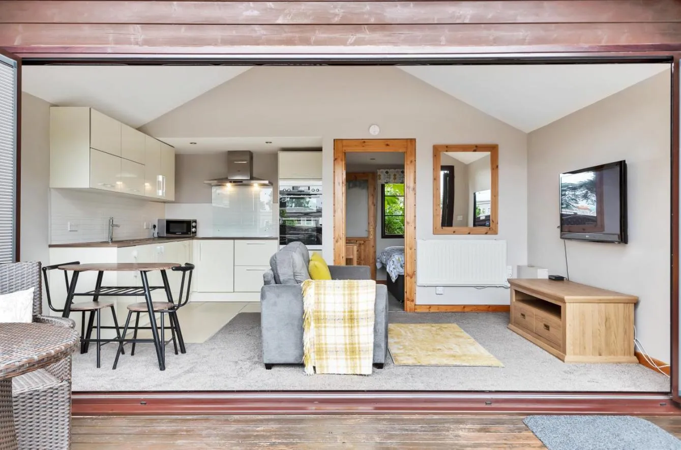 Hamble Retreat Studios and Lodge