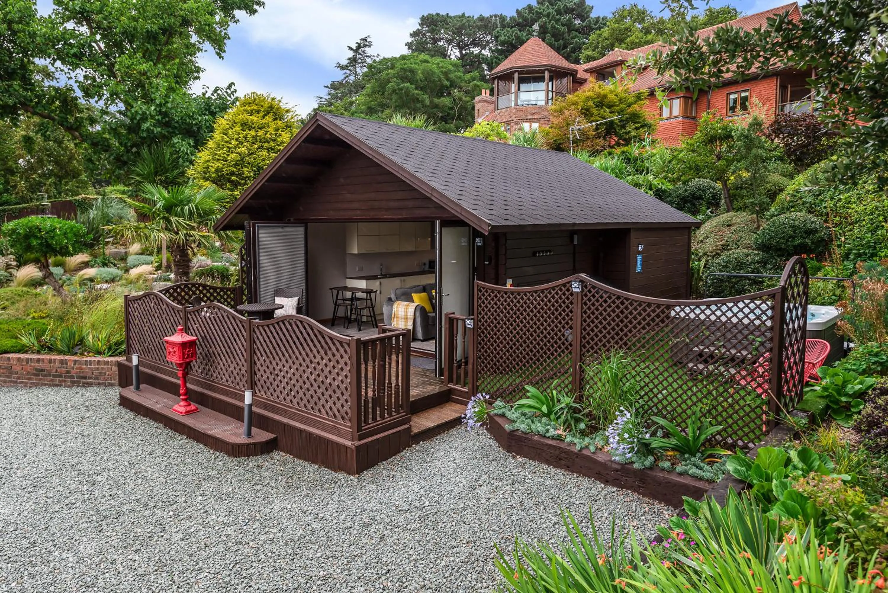 Hamble Retreat Studios and Lodge