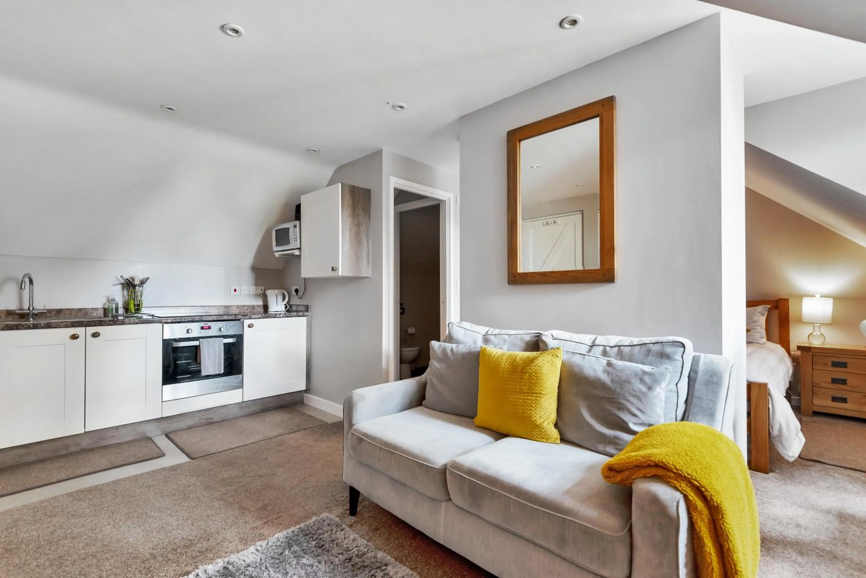 Hamble Retreat Studios and Lodge