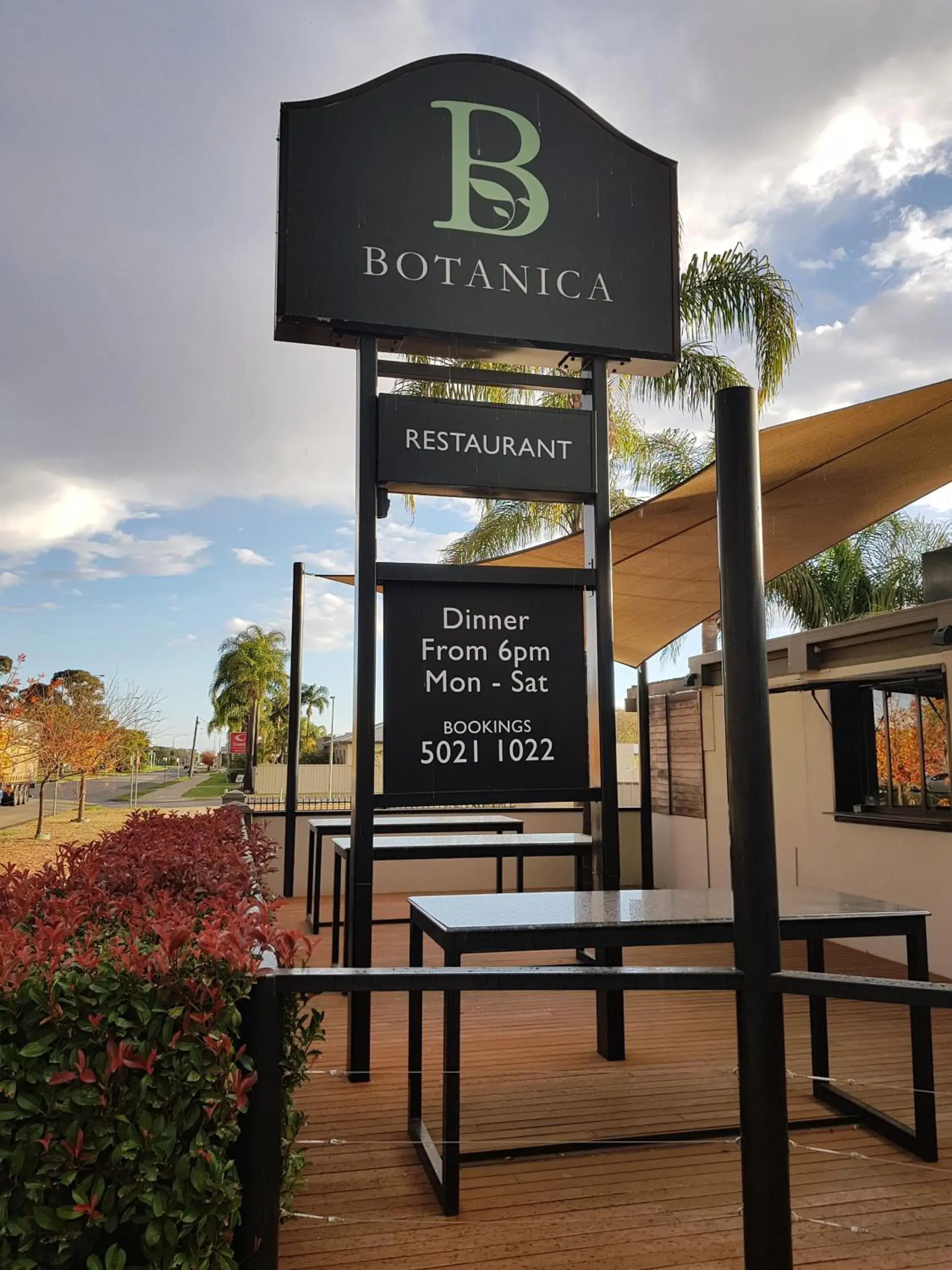 Restaurant/places to eat in Comfort Inn Deakin Palms Restaurant/places to eat in Comfort Inn Deakin Palms