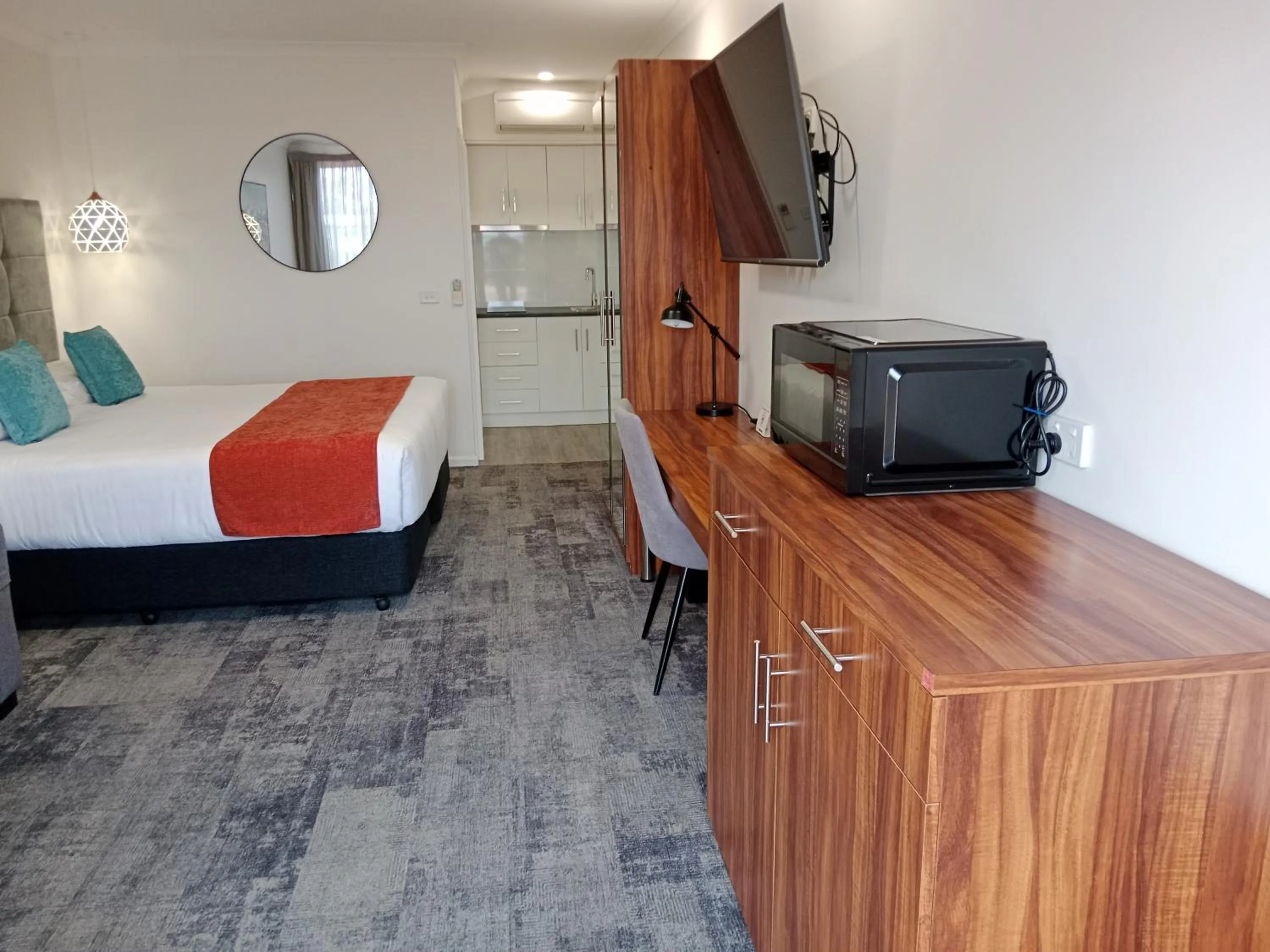 Bedroom, Bed in Comfort Inn Deakin Palms