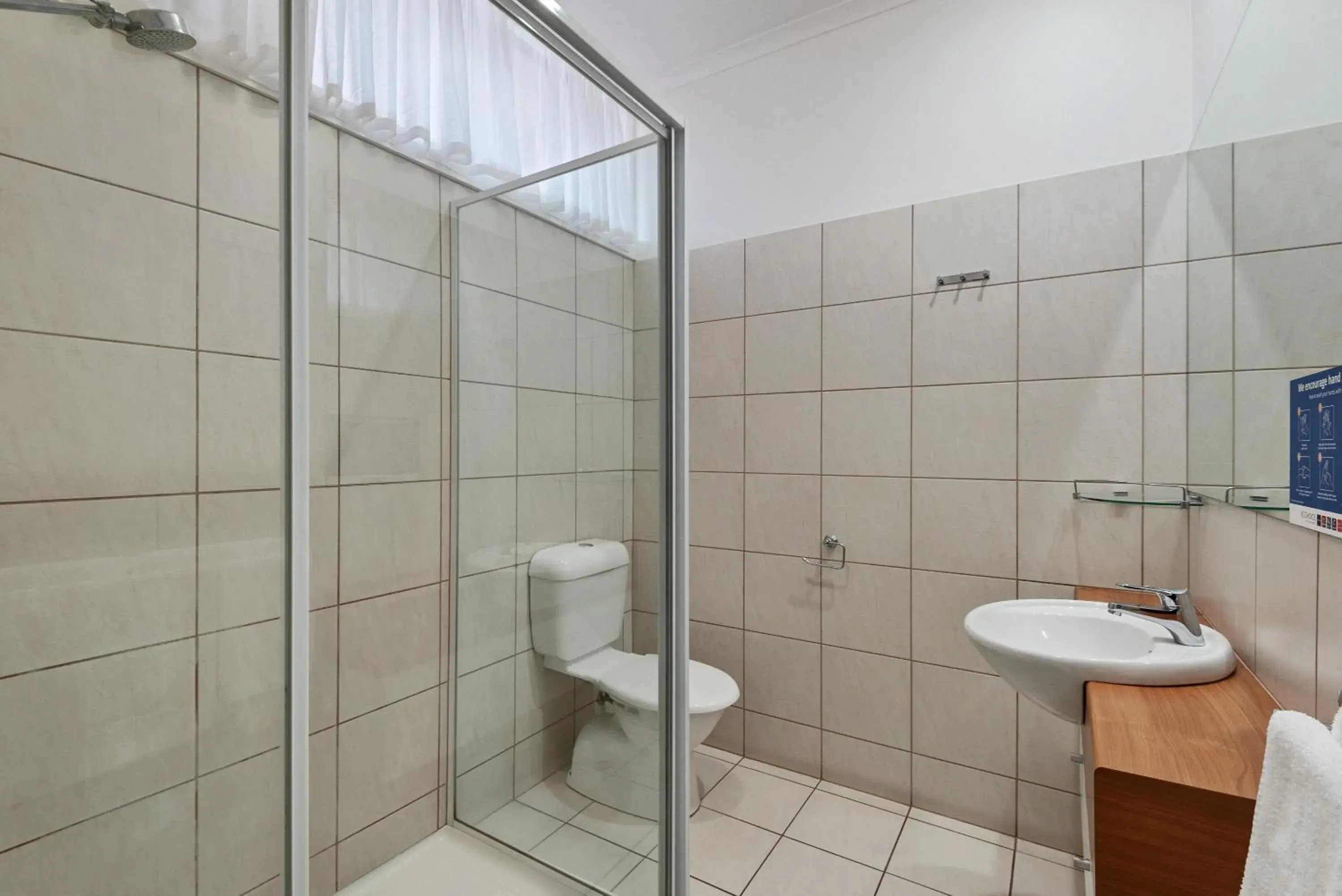 Bathroom in Comfort Inn Deakin Palms Bathroom in Comfort Inn Deakin Palms