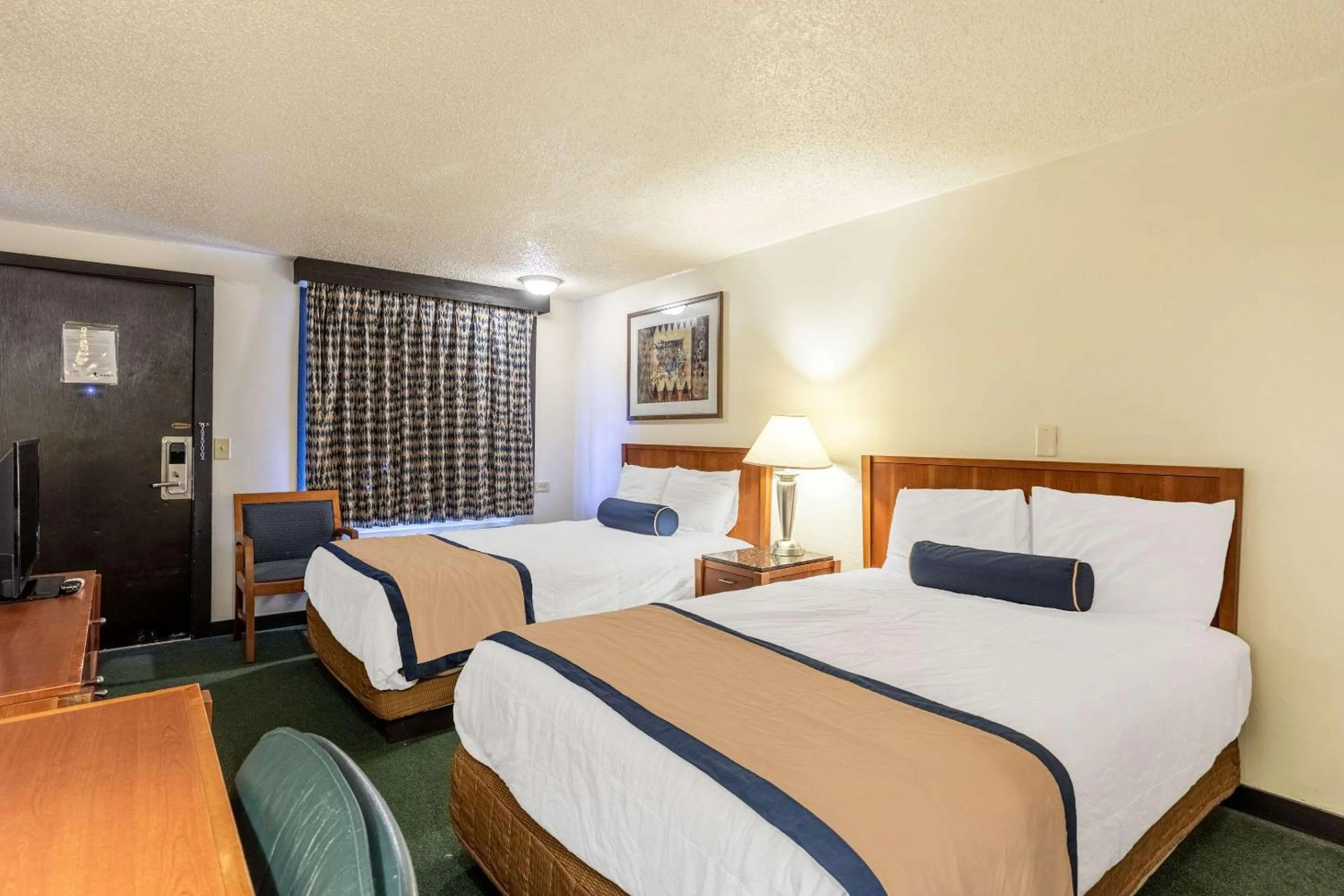 Photo of the whole room, Bed in Value Inn Kenosha I-94 - Exit 344