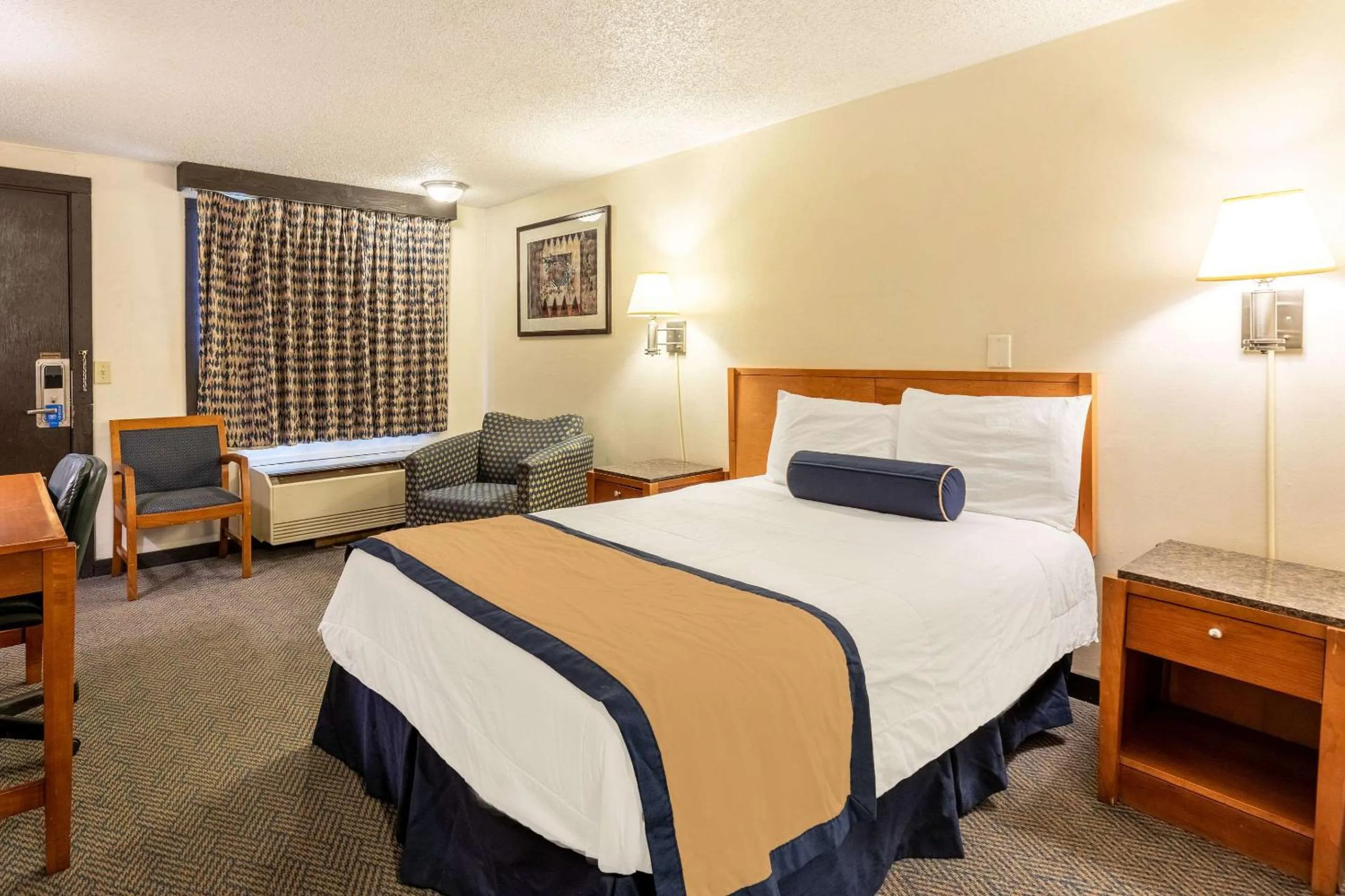 Photo of the whole room, Bed in Value Inn Kenosha I-94 - Exit 344