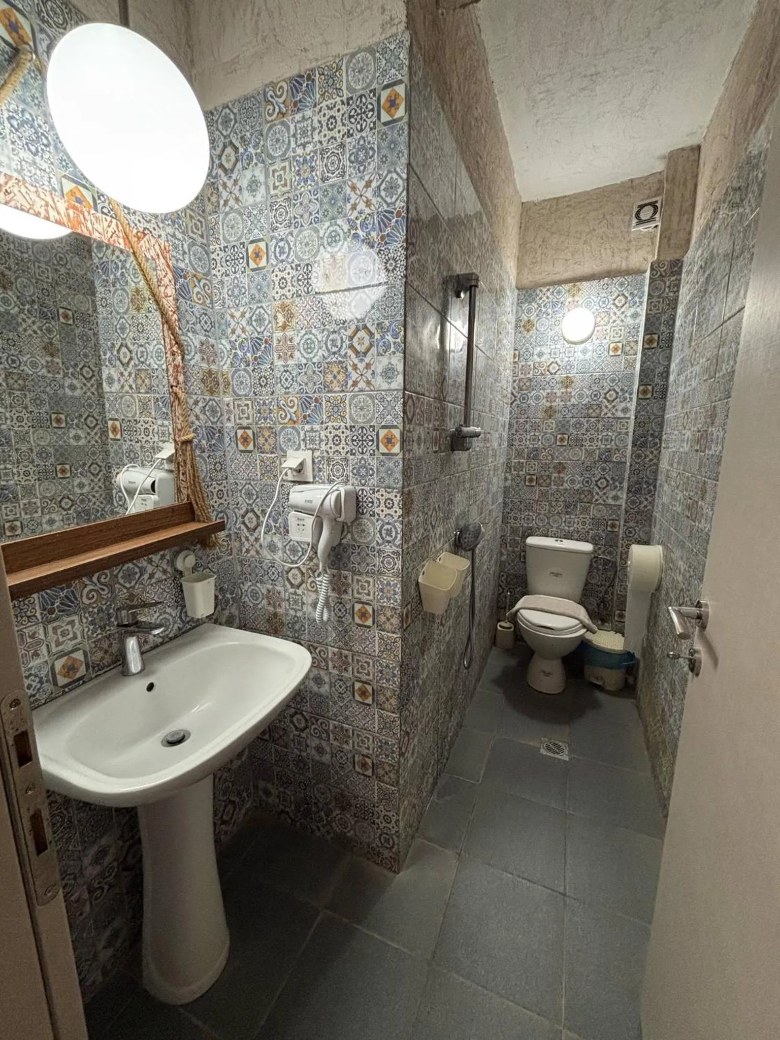 Shower in Artemis Studios & Apartments