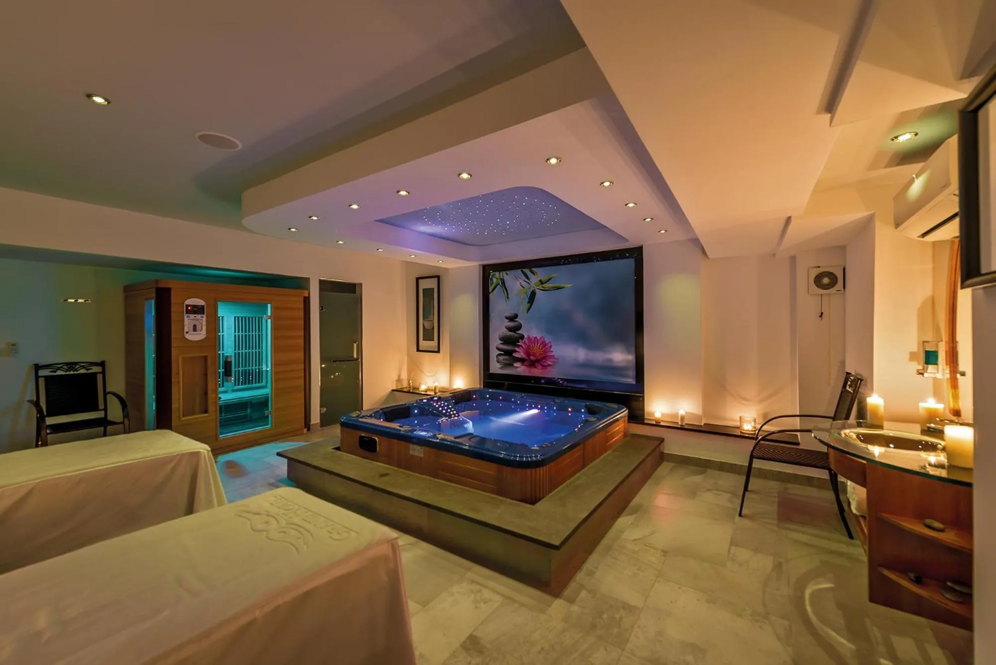 Hot Tub, Bed in Grand Hotel Gozo