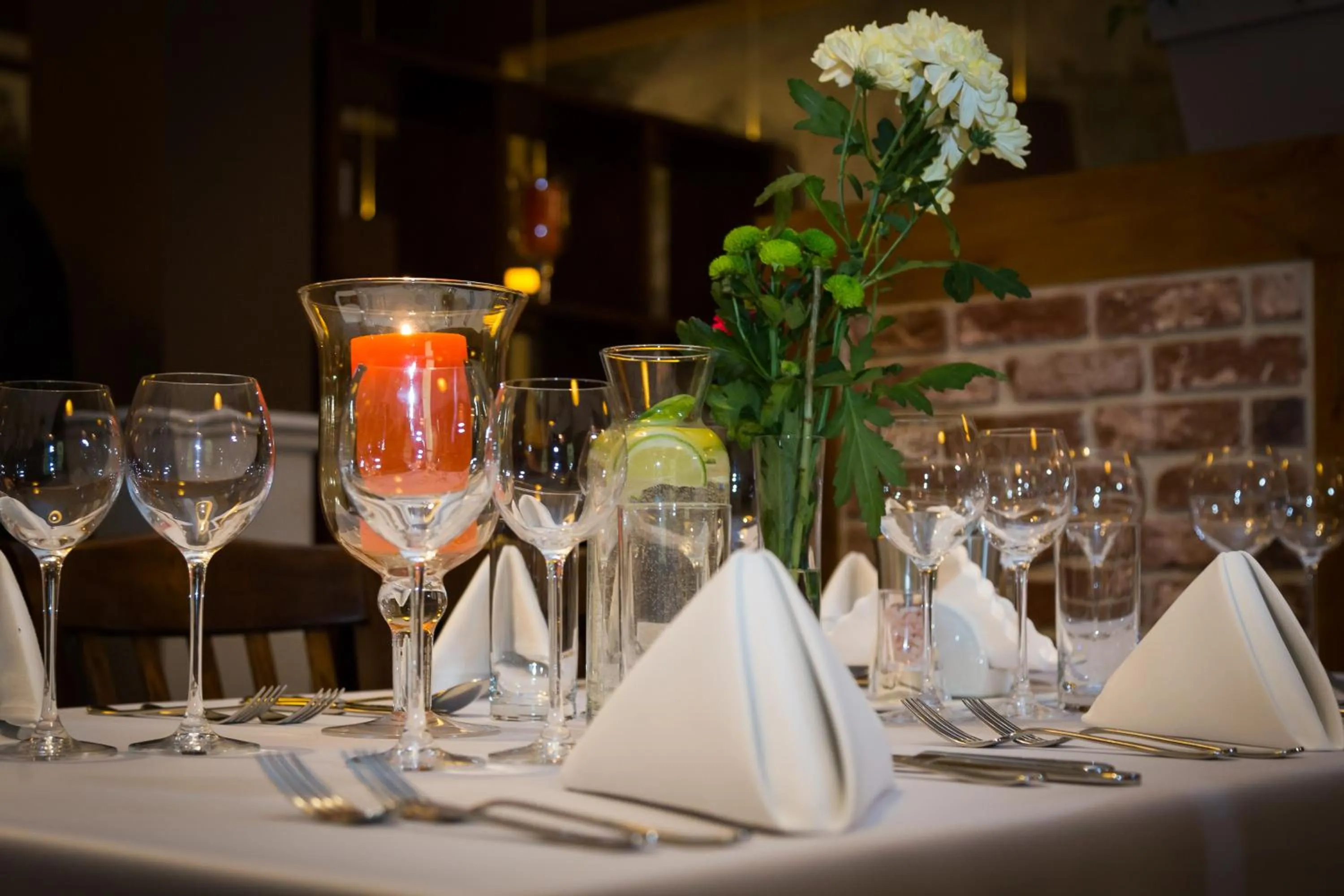 Restaurant/places to eat in Maestro Inn