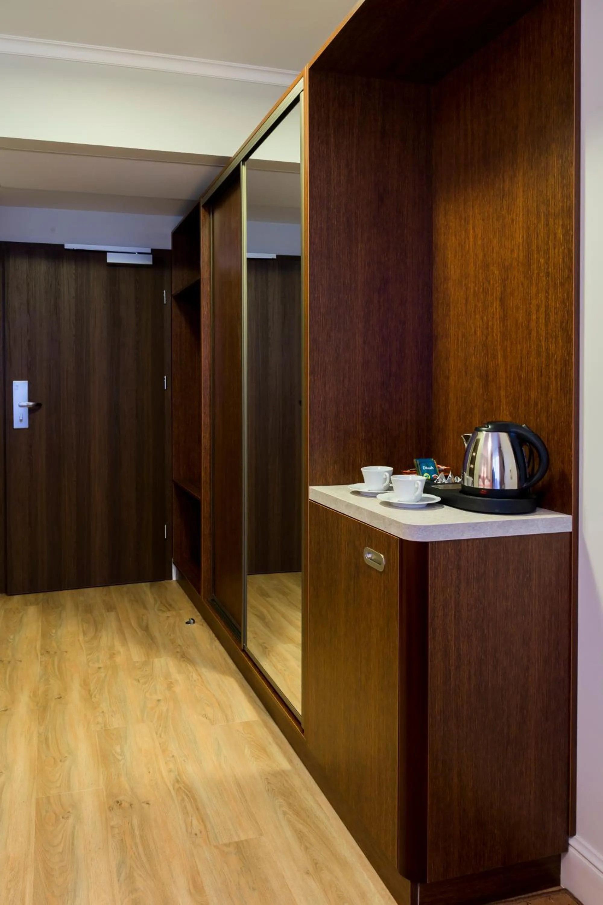 Coffee/tea facilities in Maestro Inn