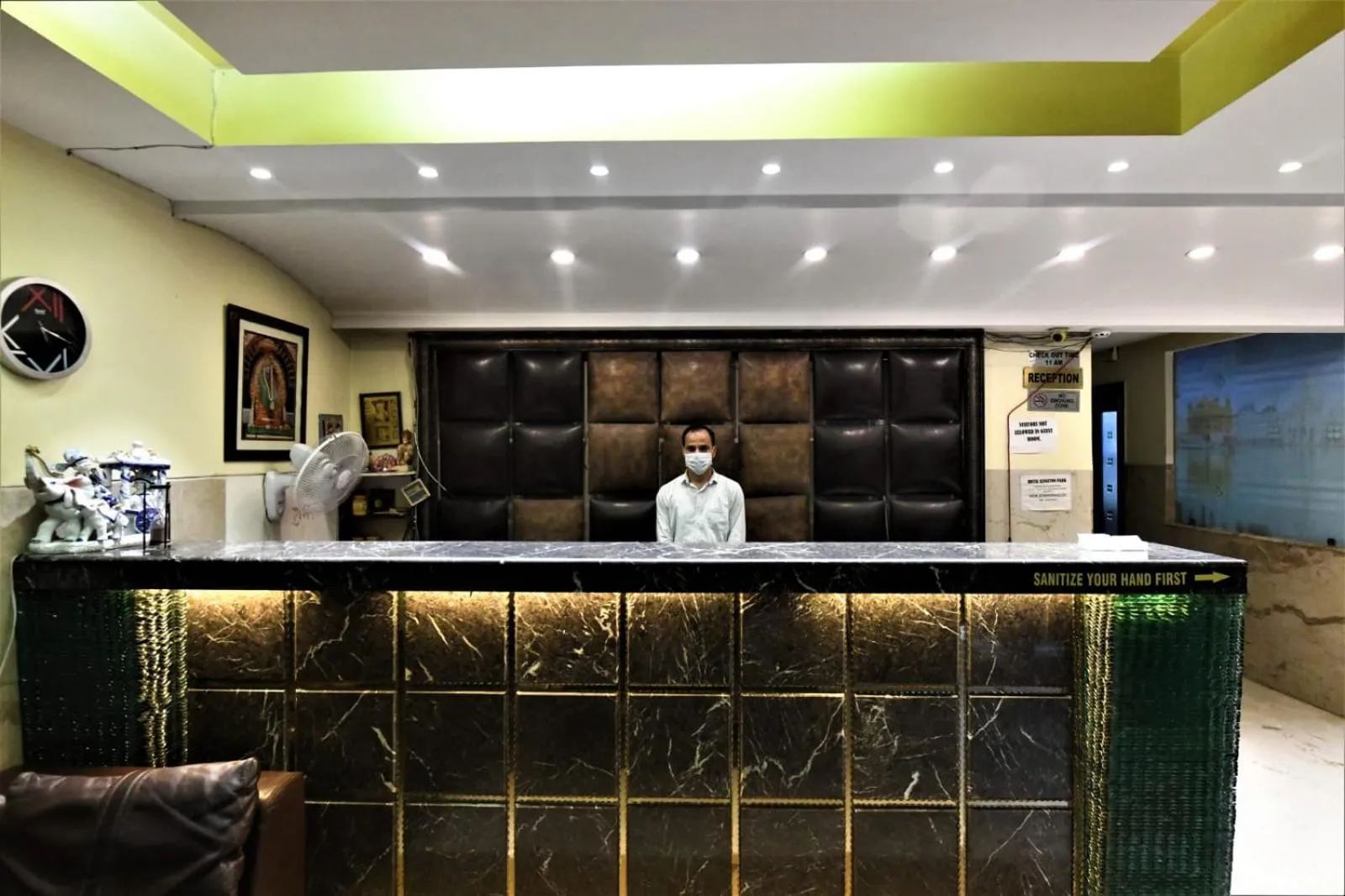 Lobby or reception in Hotel Kingston Park near Ganga Ram Hospital