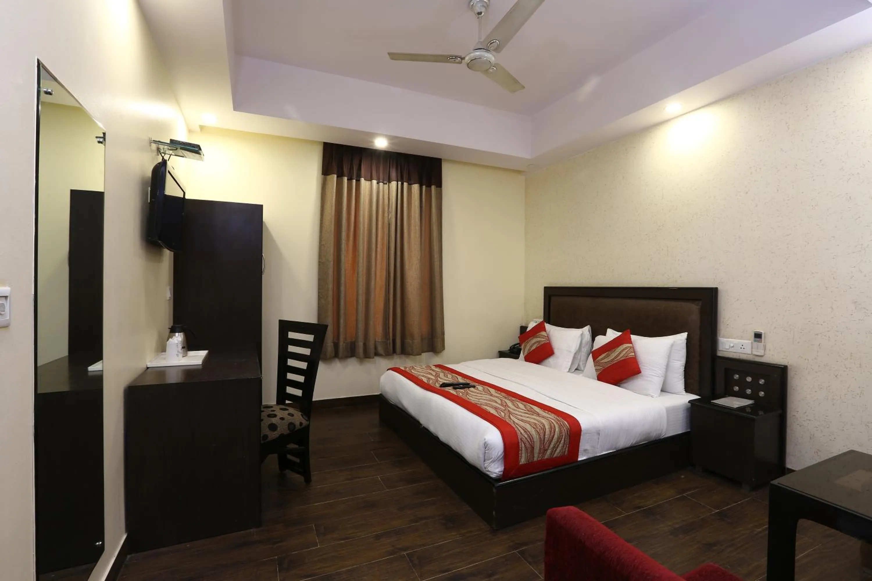 Bedroom, Bed in Hotel Kingston Park near Ganga Ram Hospital