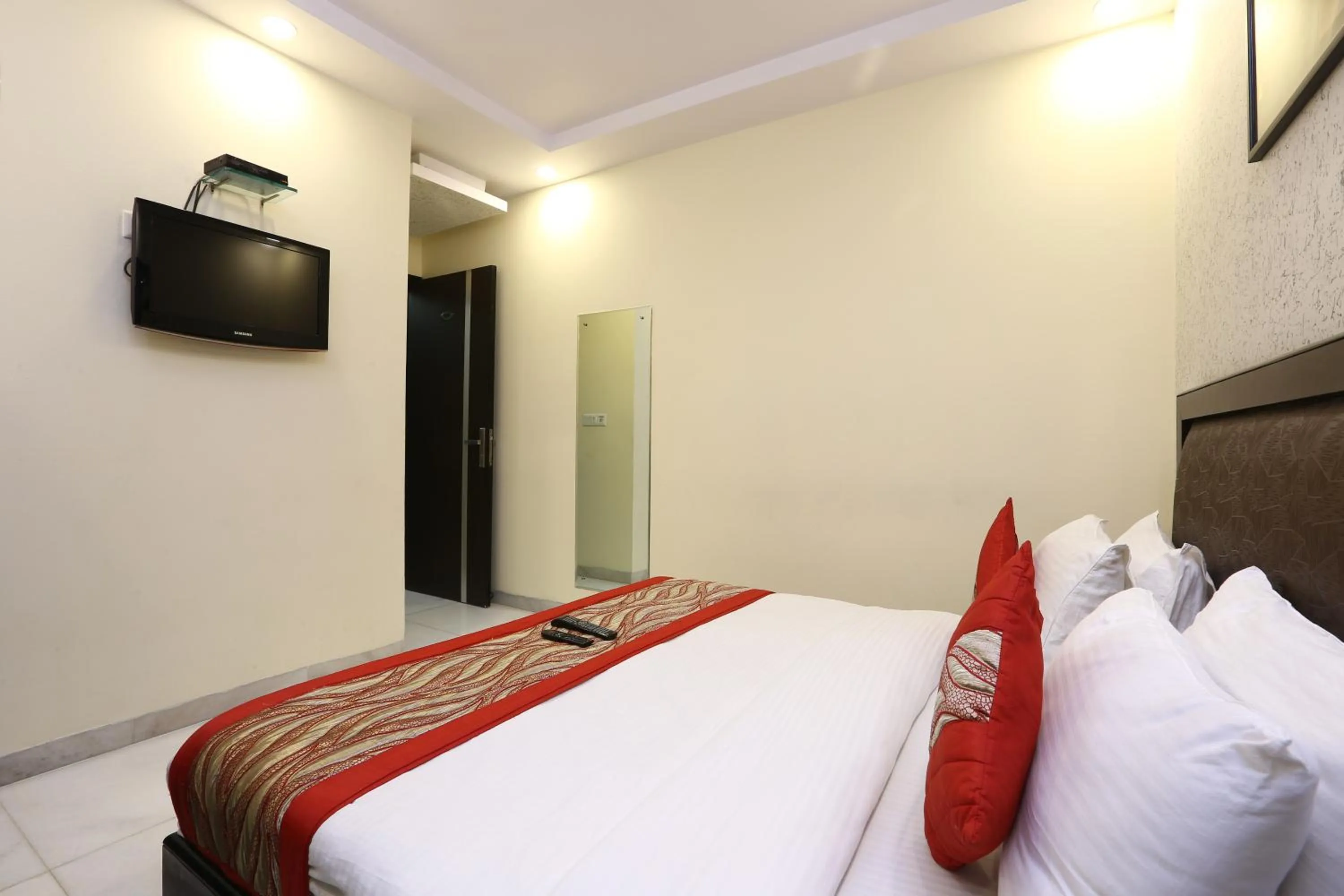 Bedroom, Bed in Hotel Kingston Park near Ganga Ram Hospital