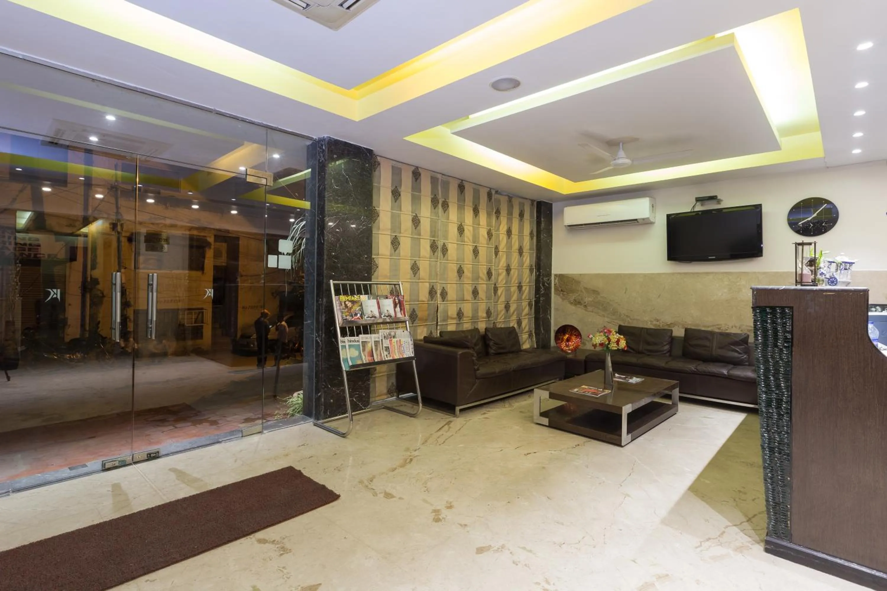 Lobby or reception in Hotel Kingston Park near Ganga Ram Hospital